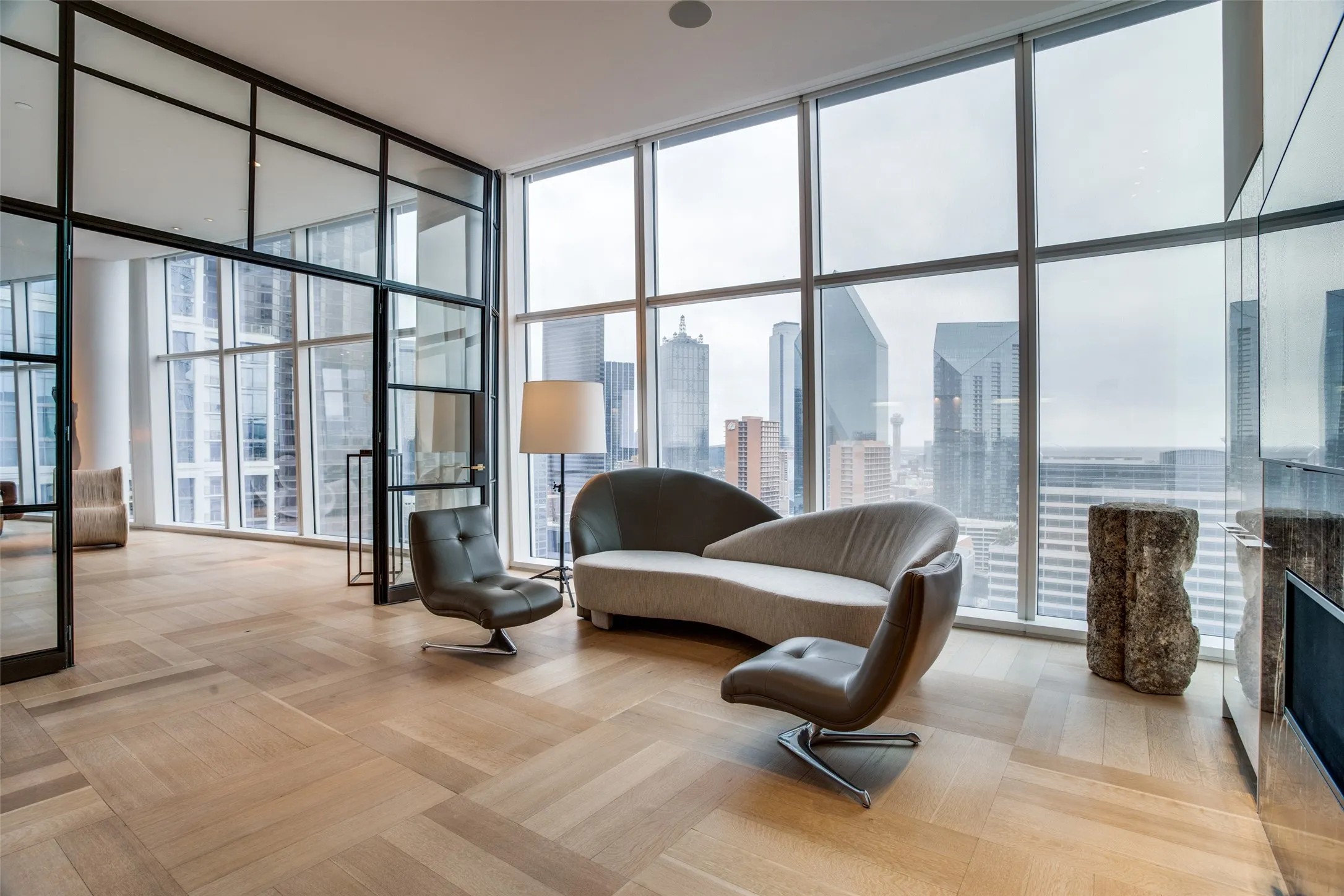 Condominium For Rent in Dallas County , 1918 Olive Street 1902, Dallas, Texas 75201, 2 Bedroom, 3 Bathroom, 3 Garage spaces, 4,998 Sqft, built in 2014, mls#21410489, Real Estate Agent in Dallas, Homes For Rent in Dallas county, Homes For Rent in Dallas, Realtor in Dallas Texas, Real Estate Brokerage Independent Realty Texas, Luminita Cordes Realtor