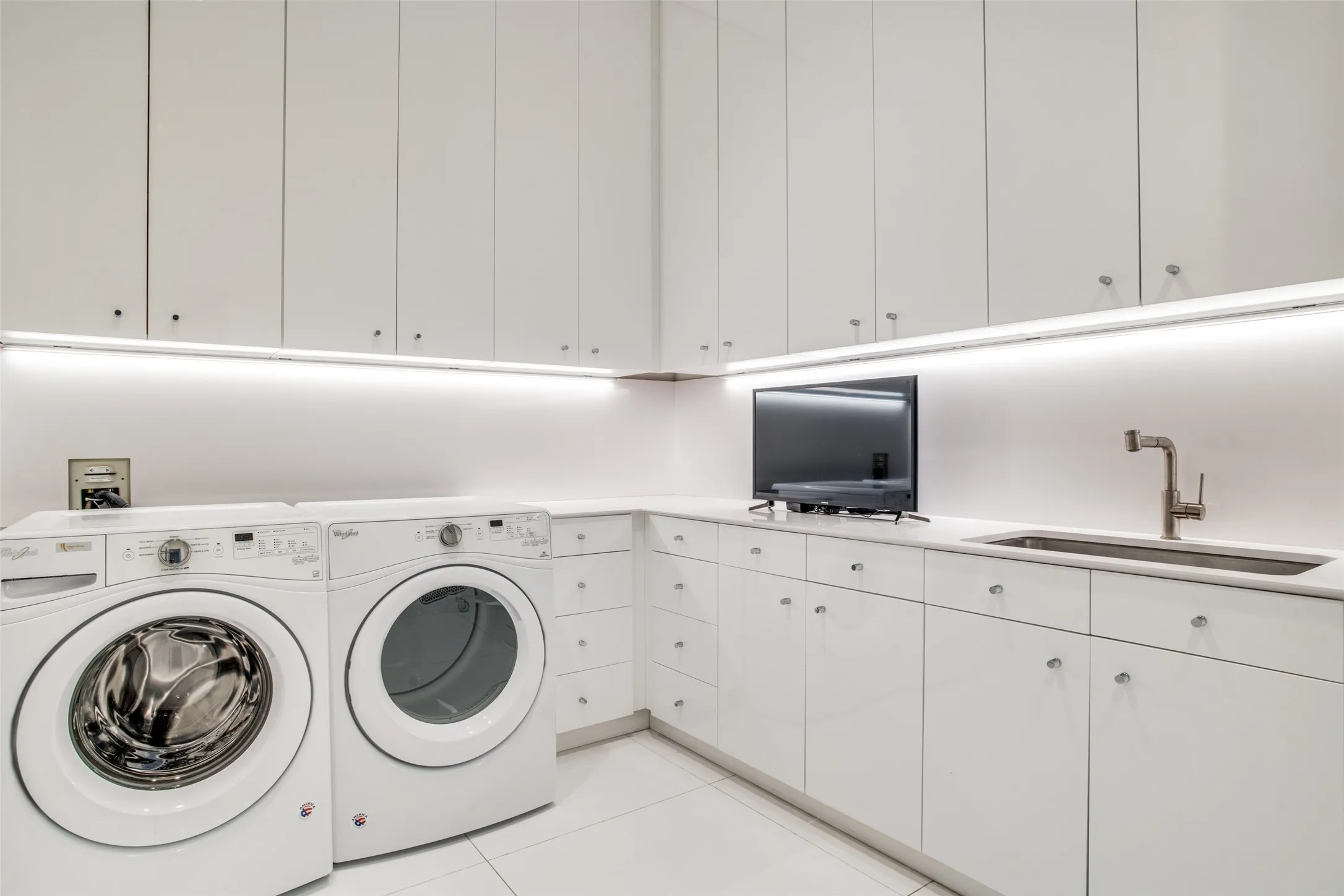 Condominium For Rent in Dallas County , 1918 Olive Street 1902, Dallas, Texas 75201, 2 Bedroom, 3 Bathroom, 3 Garage spaces, 4,998 Sqft, built in 2014, mls#21410489, Real Estate Agent in Dallas, Homes For Rent in Dallas county, Homes For Rent in Dallas, Realtor in Dallas Texas, Real Estate Brokerage Independent Realty Texas, Luminita Cordes Realtor