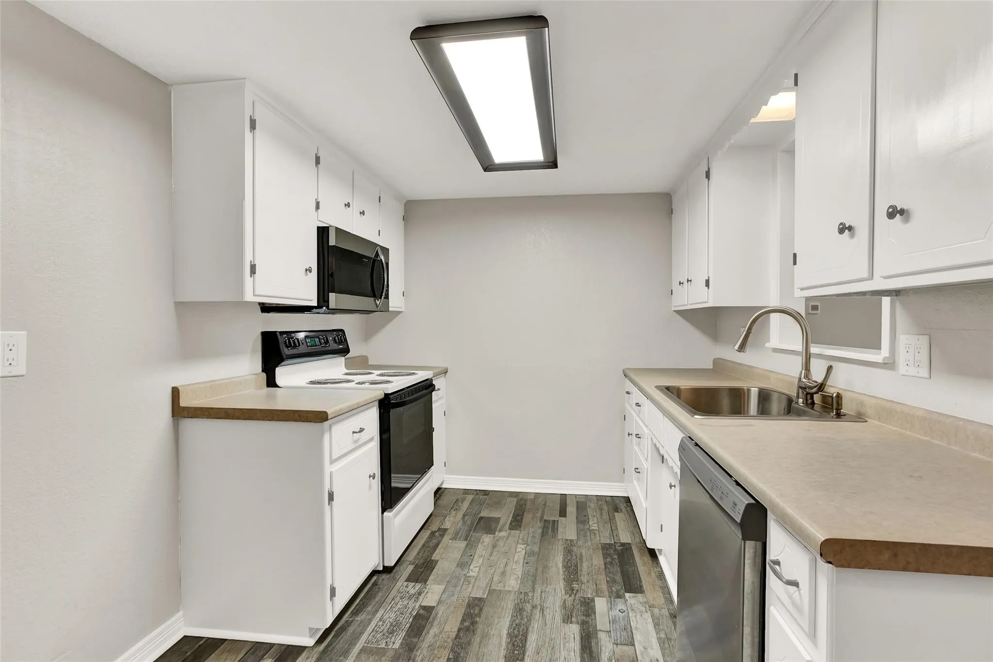 Single Family Residence For Rent in Grayson County , 600 Patricia Drive, Sherman, Texas 75090, 3 Bedroom, 2 Bathroom, 2 Garage spaces, 1,250 Sqft, built in 1965, mls#21410654, Real Estate Agent in Sherman, Homes For Rent in Grayson county, Homes For Rent in Sherman, Realtor in Sherman Texas, Real Estate Brokerage Independent Realty Texas, Luminita Cordes Realtor