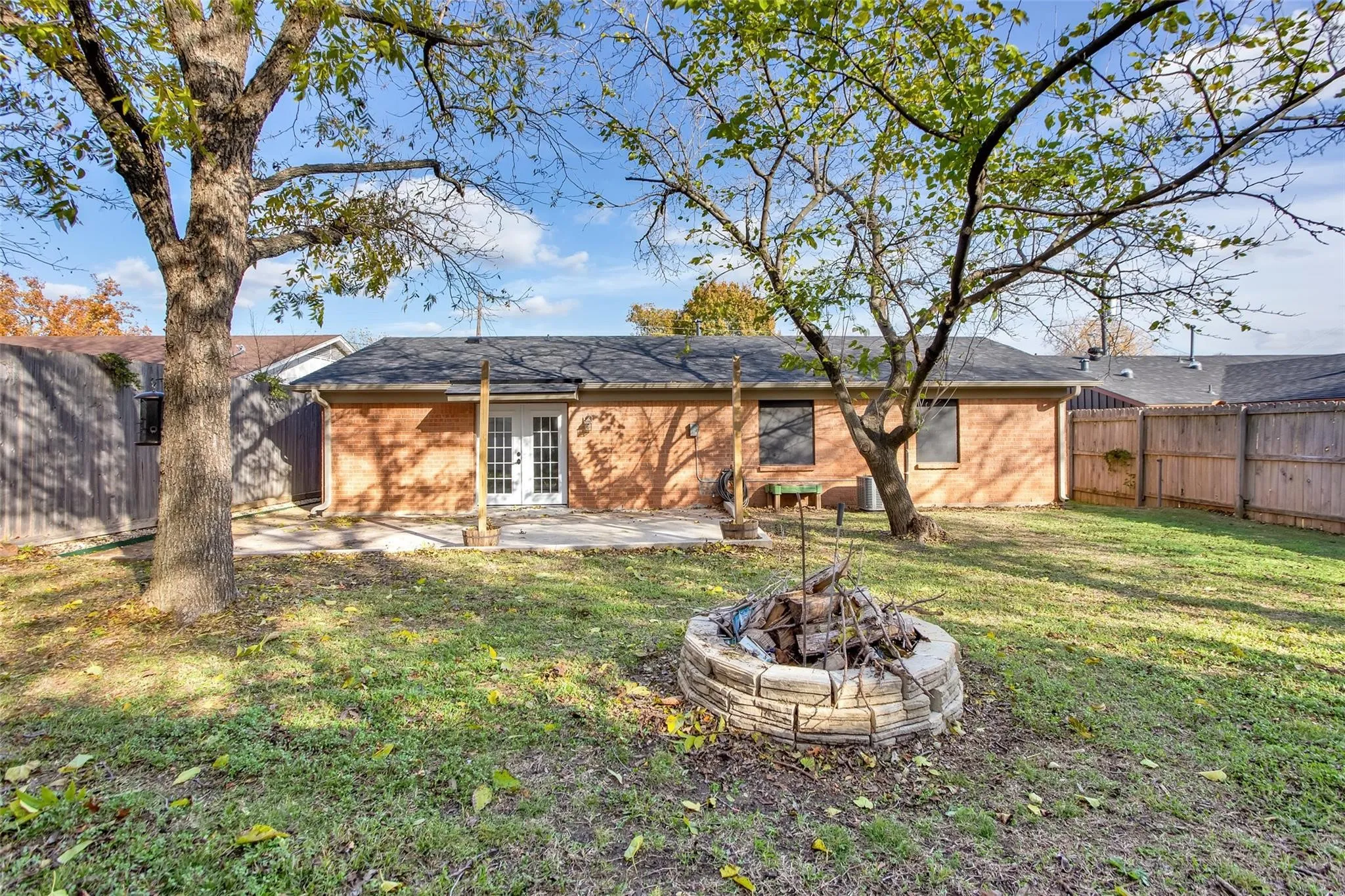 Single Family Residence For Rent in Grayson County , 600 Patricia Drive, Sherman, Texas 75090, 3 Bedroom, 2 Bathroom, 2 Garage spaces, 1,250 Sqft, built in 1965, mls#21410654, Real Estate Agent in Sherman, Homes For Rent in Grayson county, Homes For Rent in Sherman, Realtor in Sherman Texas, Real Estate Brokerage Independent Realty Texas, Luminita Cordes Realtor
