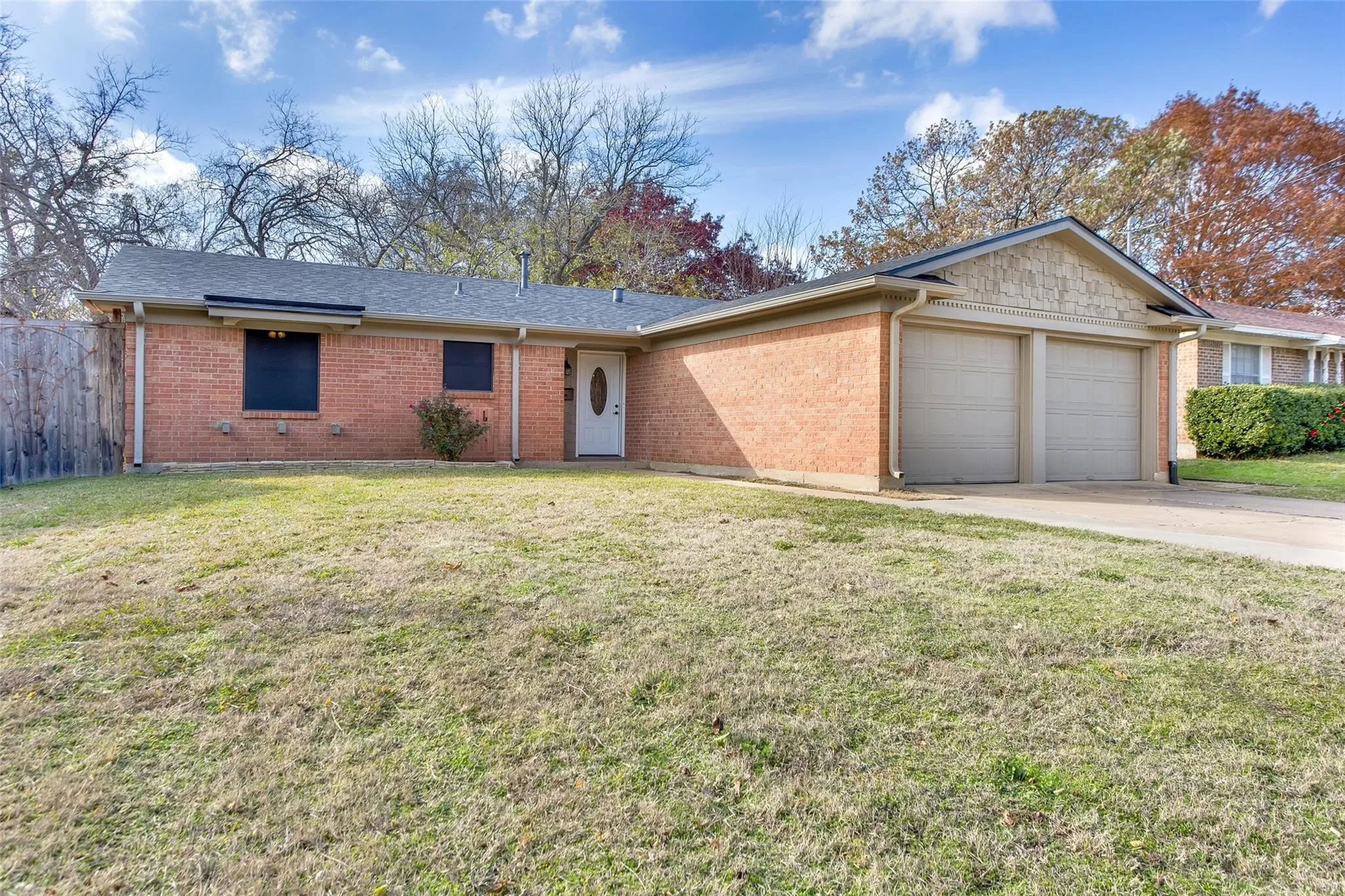 Single Family Residence For Rent in Grayson County , 600 Patricia Drive, Sherman, Texas 75090, 3 Bedroom, 2 Bathroom, 2 Garage spaces, 1,250 Sqft, built in 1965, mls#21410654, Real Estate Agent in Sherman, Homes For Rent in Grayson county, Homes For Rent in Sherman, Realtor in Sherman Texas, Real Estate Brokerage Independent Realty Texas, Luminita Cordes Realtor