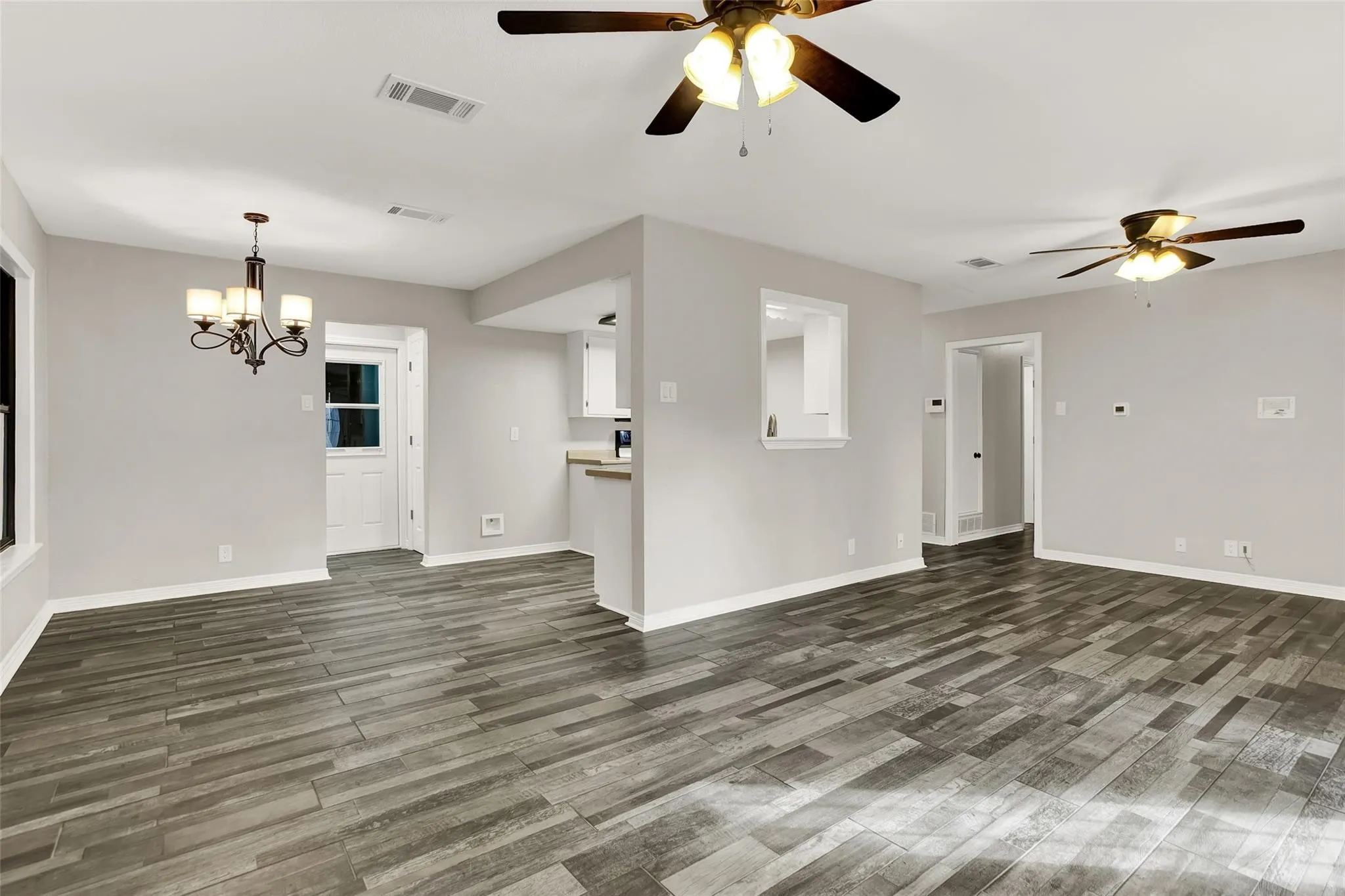 Single Family Residence For Rent in Grayson County , 600 Patricia Drive, Sherman, Texas 75090, 3 Bedroom, 2 Bathroom, 2 Garage spaces, 1,250 Sqft, built in 1965, mls#21410654, Real Estate Agent in Sherman, Homes For Rent in Grayson county, Homes For Rent in Sherman, Realtor in Sherman Texas, Real Estate Brokerage Independent Realty Texas, Luminita Cordes Realtor