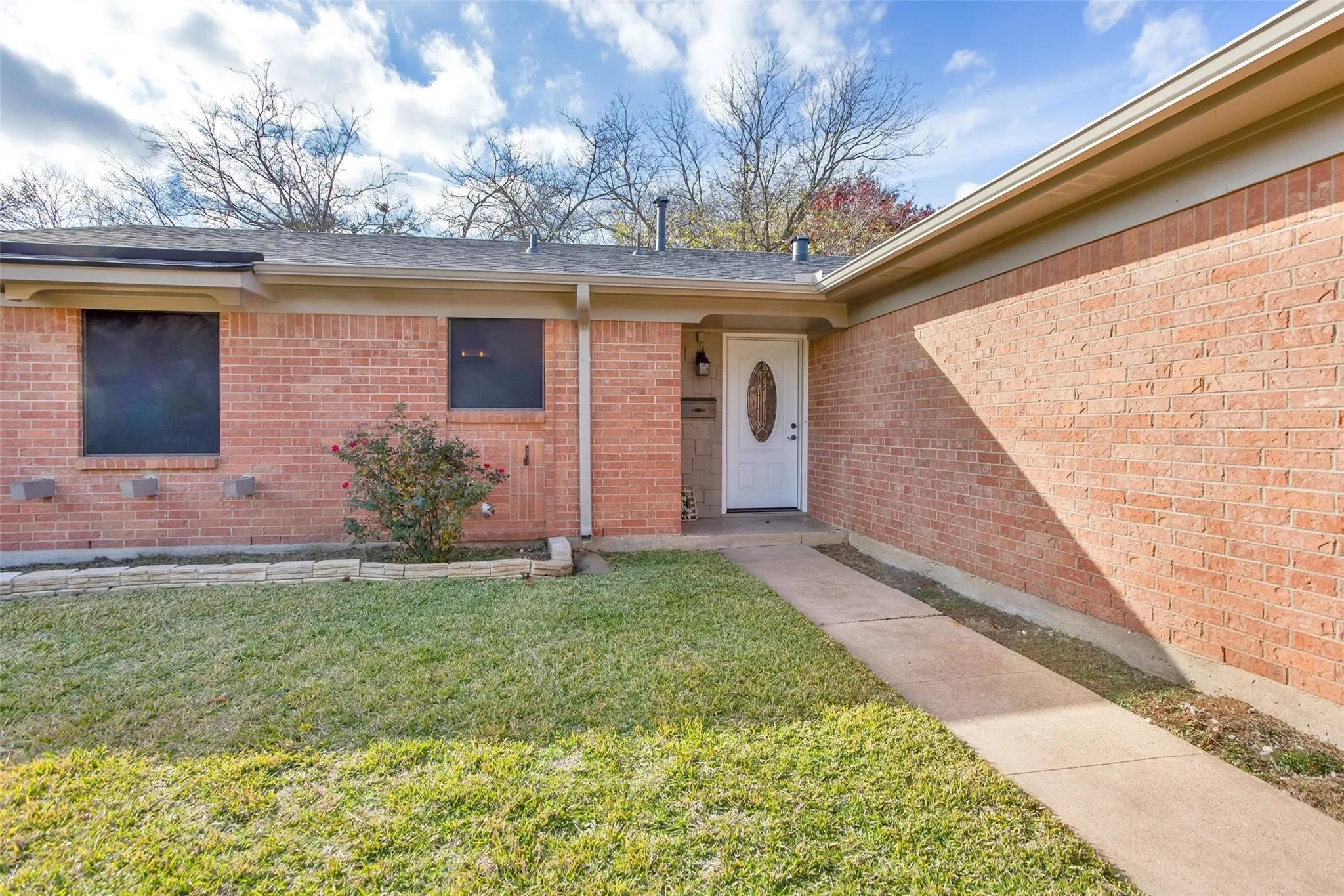 Single Family Residence For Rent in Grayson County , 600 Patricia Drive, Sherman, Texas 75090, 3 Bedroom, 2 Bathroom, 2 Garage spaces, 1,250 Sqft, built in 1965, mls#21410654, Real Estate Agent in Sherman, Homes For Rent in Grayson county, Homes For Rent in Sherman, Realtor in Sherman Texas, Real Estate Brokerage Independent Realty Texas, Luminita Cordes Realtor