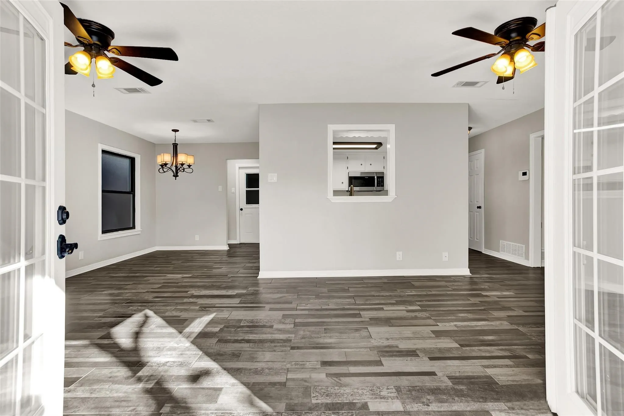 Single Family Residence For Rent in Grayson County , 600 Patricia Drive, Sherman, Texas 75090, 3 Bedroom, 2 Bathroom, 2 Garage spaces, 1,250 Sqft, built in 1965, mls#21410654, Real Estate Agent in Sherman, Homes For Rent in Grayson county, Homes For Rent in Sherman, Realtor in Sherman Texas, Real Estate Brokerage Independent Realty Texas, Luminita Cordes Realtor