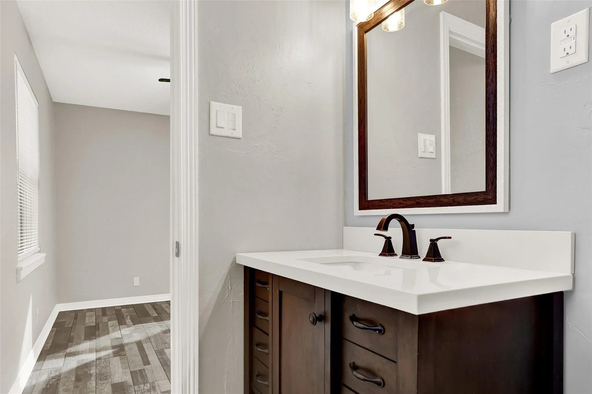Single Family Residence For Rent in Grayson County , 600 Patricia Drive, Sherman, Texas 75090, 3 Bedroom, 2 Bathroom, 2 Garage spaces, 1,250 Sqft, built in 1965, mls#21410654, Real Estate Agent in Sherman, Homes For Rent in Grayson county, Homes For Rent in Sherman, Realtor in Sherman Texas, Real Estate Brokerage Independent Realty Texas, Luminita Cordes Realtor