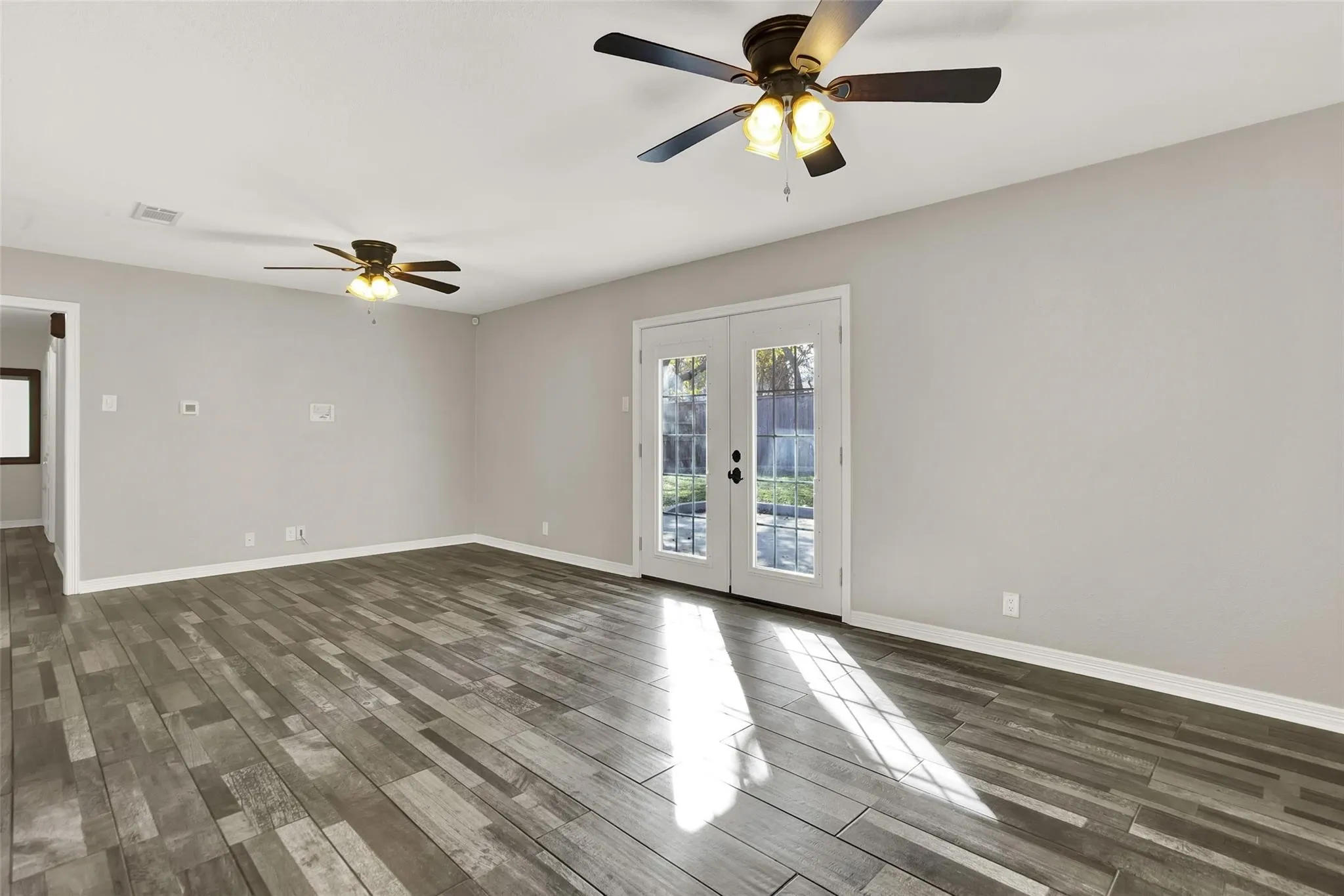 Single Family Residence For Rent in Grayson County , 600 Patricia Drive, Sherman, Texas 75090, 3 Bedroom, 2 Bathroom, 2 Garage spaces, 1,250 Sqft, built in 1965, mls#21410654, Real Estate Agent in Sherman, Homes For Rent in Grayson county, Homes For Rent in Sherman, Realtor in Sherman Texas, Real Estate Brokerage Independent Realty Texas, Luminita Cordes Realtor