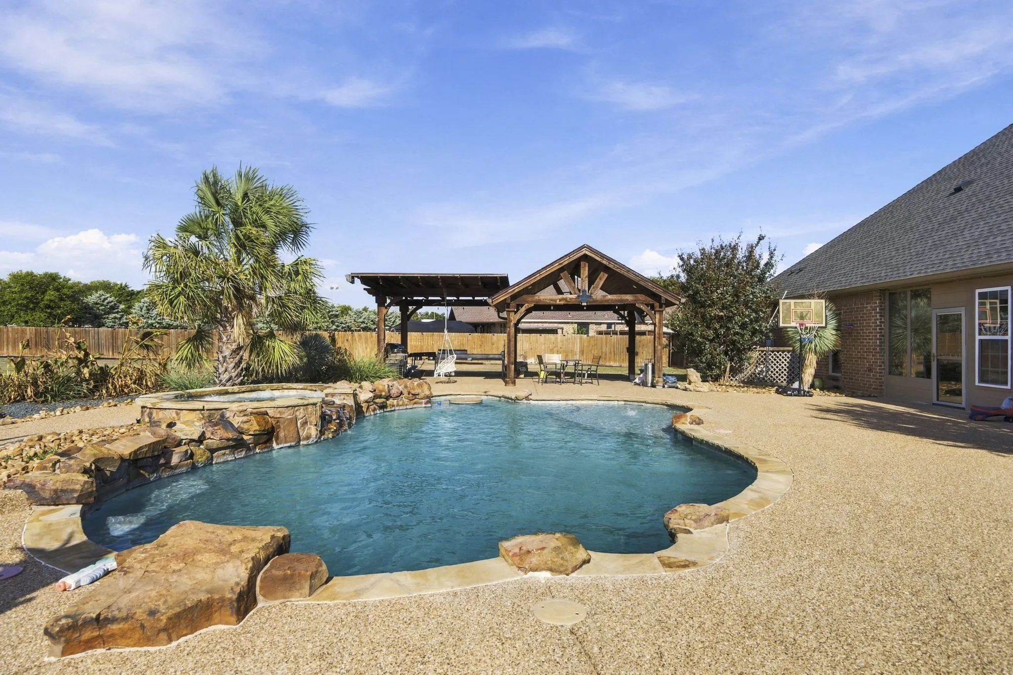 Single Family Residence For Sale in Ellis County , 3220 Baylor Boulevard, Midlothian, Texas 76065, 4 Bedroom, 3 Bathroom, 2 Garage spaces, 3,238 Sqft, built in 2007, mls#21410548, Real Estate Agent in Midlothian, Homes For Sale in Ellis county, Homes For Sale in Midlothian, Realtor in Midlothian Texas, Real Estate Brokerage Independent Realty Texas, Luminita Cordes Realtor