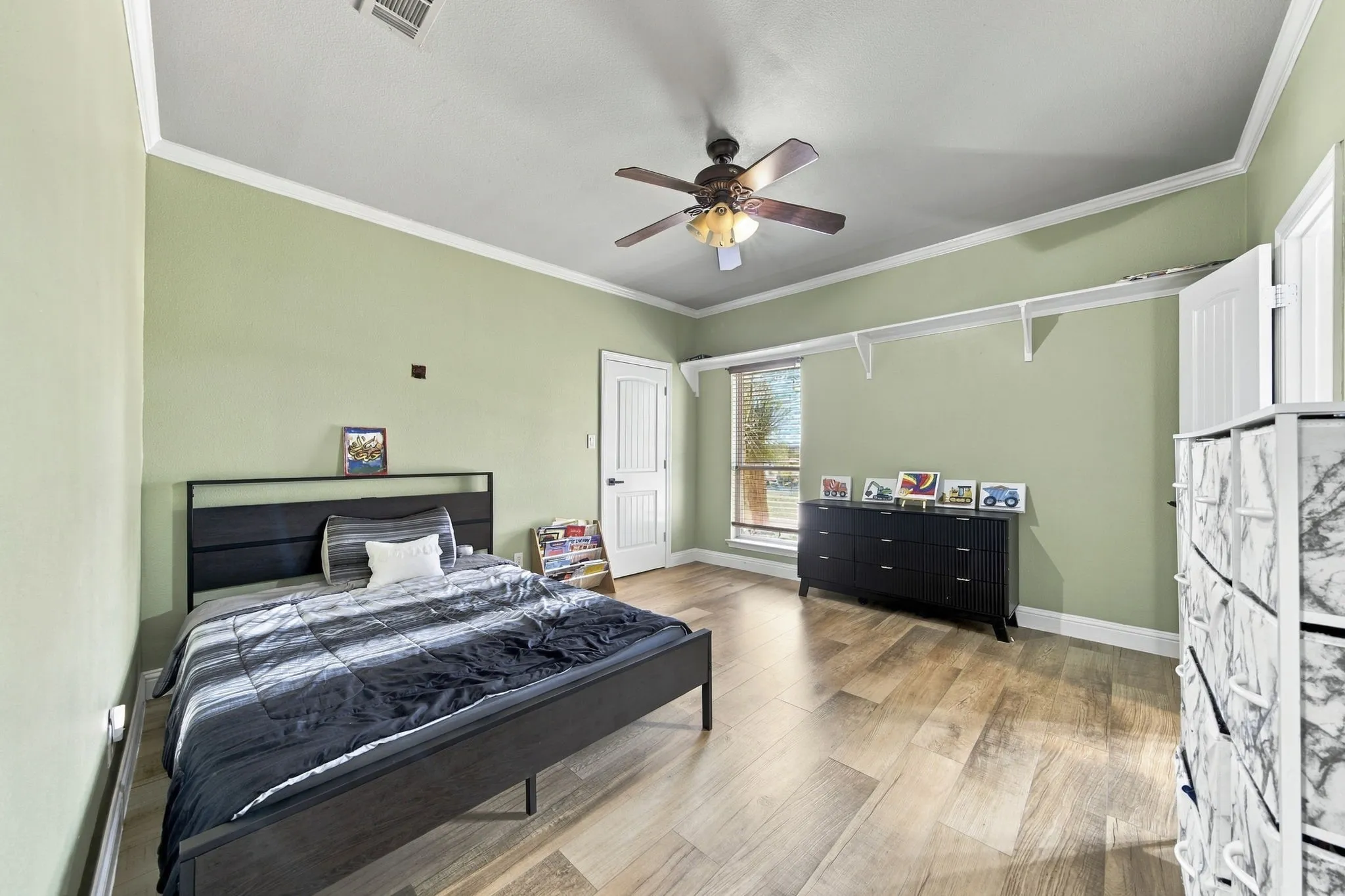 Single Family Residence For Sale in Ellis County , 3220 Baylor Boulevard, Midlothian, Texas 76065, 4 Bedroom, 3 Bathroom, 2 Garage spaces, 3,238 Sqft, built in 2007, mls#21410548, Real Estate Agent in Midlothian, Homes For Sale in Ellis county, Homes For Sale in Midlothian, Realtor in Midlothian Texas, Real Estate Brokerage Independent Realty Texas, Luminita Cordes Realtor