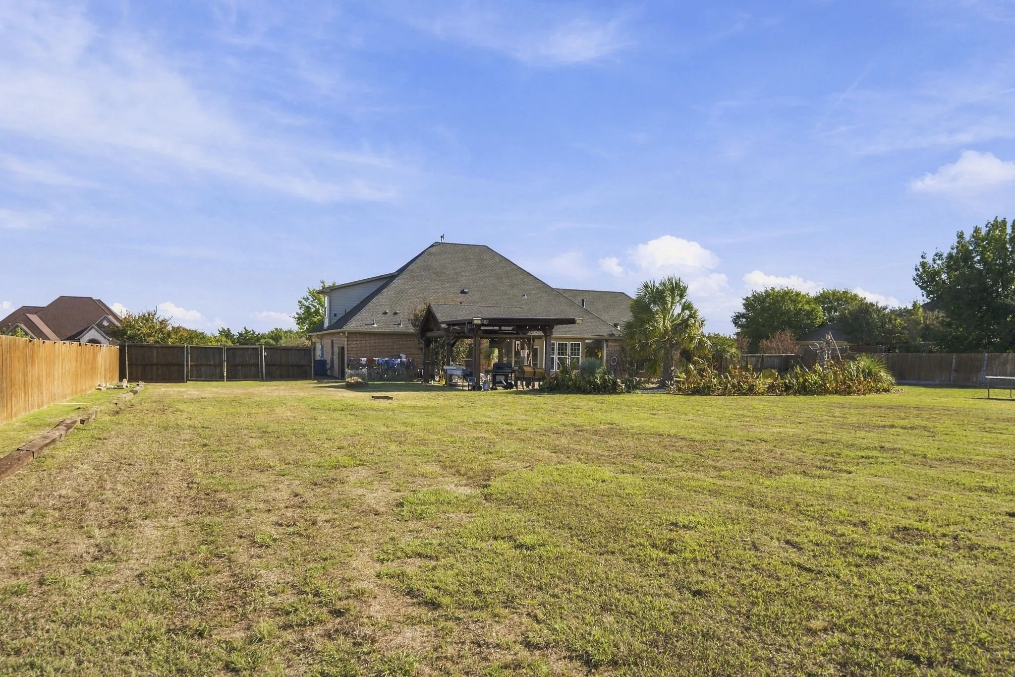 Single Family Residence For Sale in Ellis County , 3220 Baylor Boulevard, Midlothian, Texas 76065, 4 Bedroom, 3 Bathroom, 2 Garage spaces, 3,238 Sqft, built in 2007, mls#21410548, Real Estate Agent in Midlothian, Homes For Sale in Ellis county, Homes For Sale in Midlothian, Realtor in Midlothian Texas, Real Estate Brokerage Independent Realty Texas, Luminita Cordes Realtor