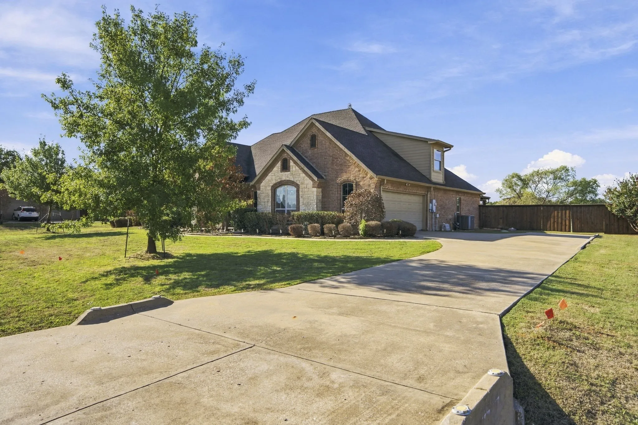 Single Family Residence For Sale in Ellis County , 3220 Baylor Boulevard, Midlothian, Texas 76065, 4 Bedroom, 3 Bathroom, 2 Garage spaces, 3,238 Sqft, built in 2007, mls#21410548, Real Estate Agent in Midlothian, Homes For Sale in Ellis county, Homes For Sale in Midlothian, Realtor in Midlothian Texas, Real Estate Brokerage Independent Realty Texas, Luminita Cordes Realtor