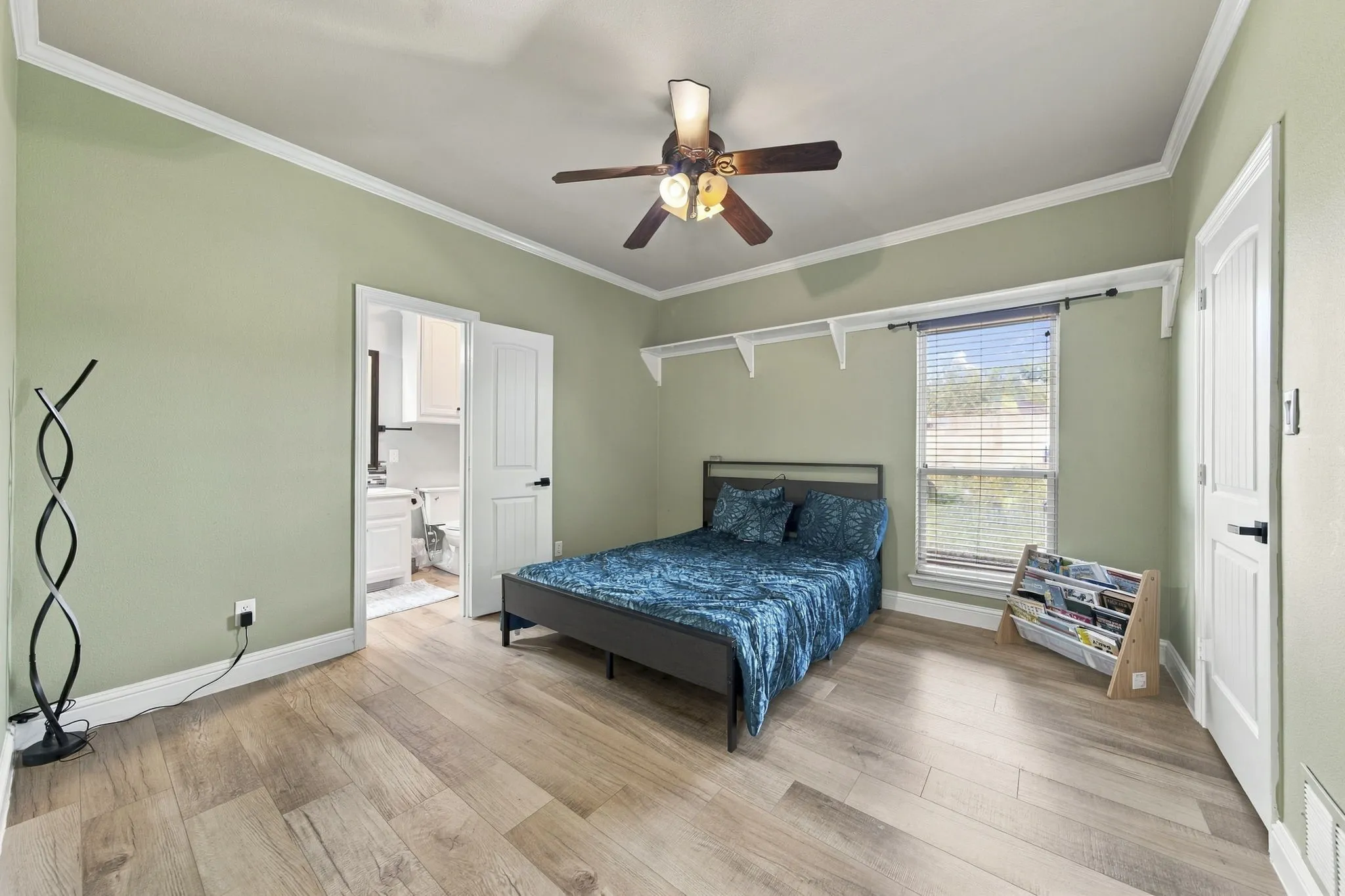 Single Family Residence For Sale in Ellis County , 3220 Baylor Boulevard, Midlothian, Texas 76065, 4 Bedroom, 3 Bathroom, 2 Garage spaces, 3,238 Sqft, built in 2007, mls#21410548, Real Estate Agent in Midlothian, Homes For Sale in Ellis county, Homes For Sale in Midlothian, Realtor in Midlothian Texas, Real Estate Brokerage Independent Realty Texas, Luminita Cordes Realtor