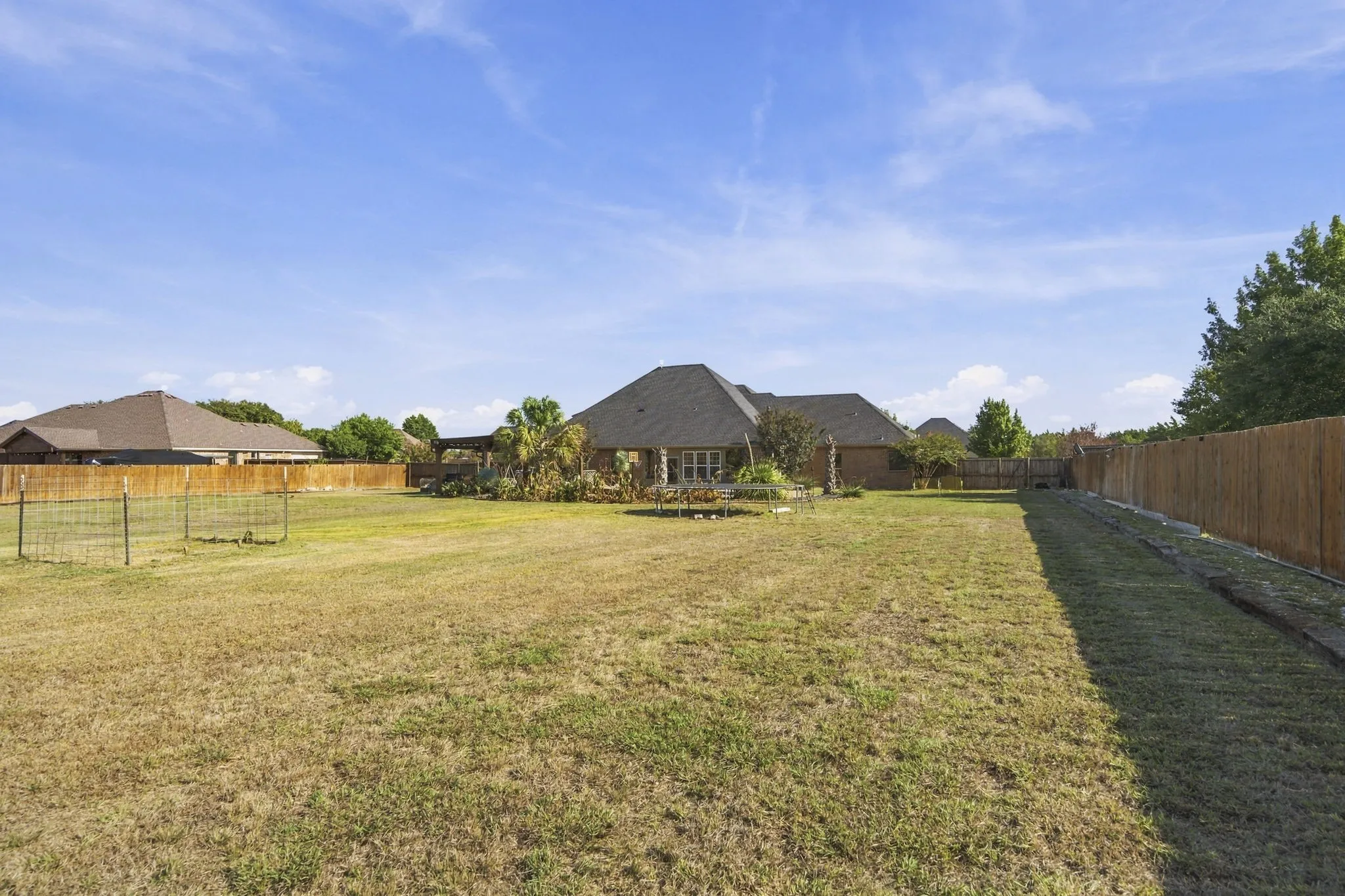 Single Family Residence For Sale in Ellis County , 3220 Baylor Boulevard, Midlothian, Texas 76065, 4 Bedroom, 3 Bathroom, 2 Garage spaces, 3,238 Sqft, built in 2007, mls#21410548, Real Estate Agent in Midlothian, Homes For Sale in Ellis county, Homes For Sale in Midlothian, Realtor in Midlothian Texas, Real Estate Brokerage Independent Realty Texas, Luminita Cordes Realtor