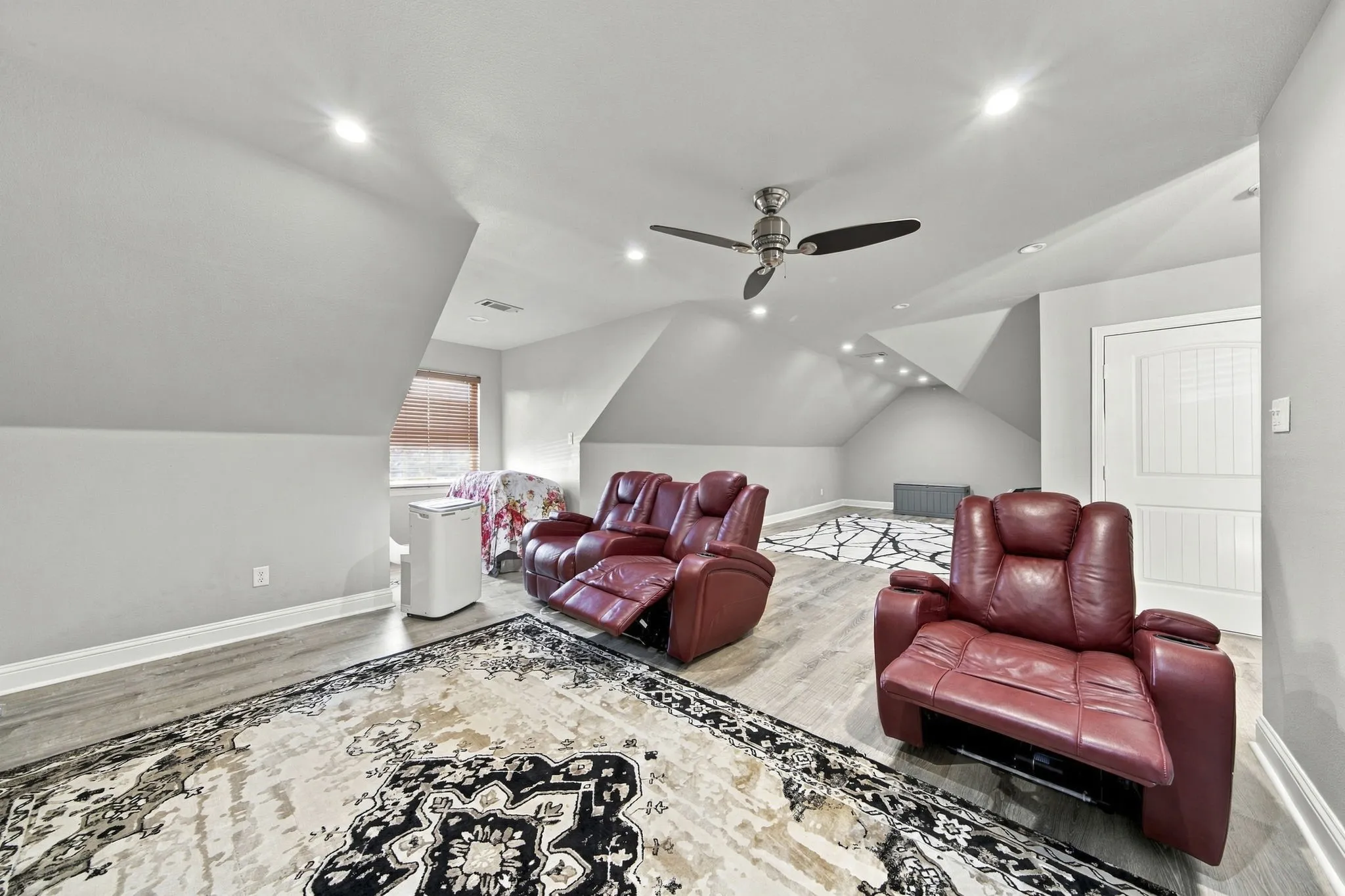 Single Family Residence For Sale in Ellis County , 3220 Baylor Boulevard, Midlothian, Texas 76065, 4 Bedroom, 3 Bathroom, 2 Garage spaces, 3,238 Sqft, built in 2007, mls#21410548, Real Estate Agent in Midlothian, Homes For Sale in Ellis county, Homes For Sale in Midlothian, Realtor in Midlothian Texas, Real Estate Brokerage Independent Realty Texas, Luminita Cordes Realtor