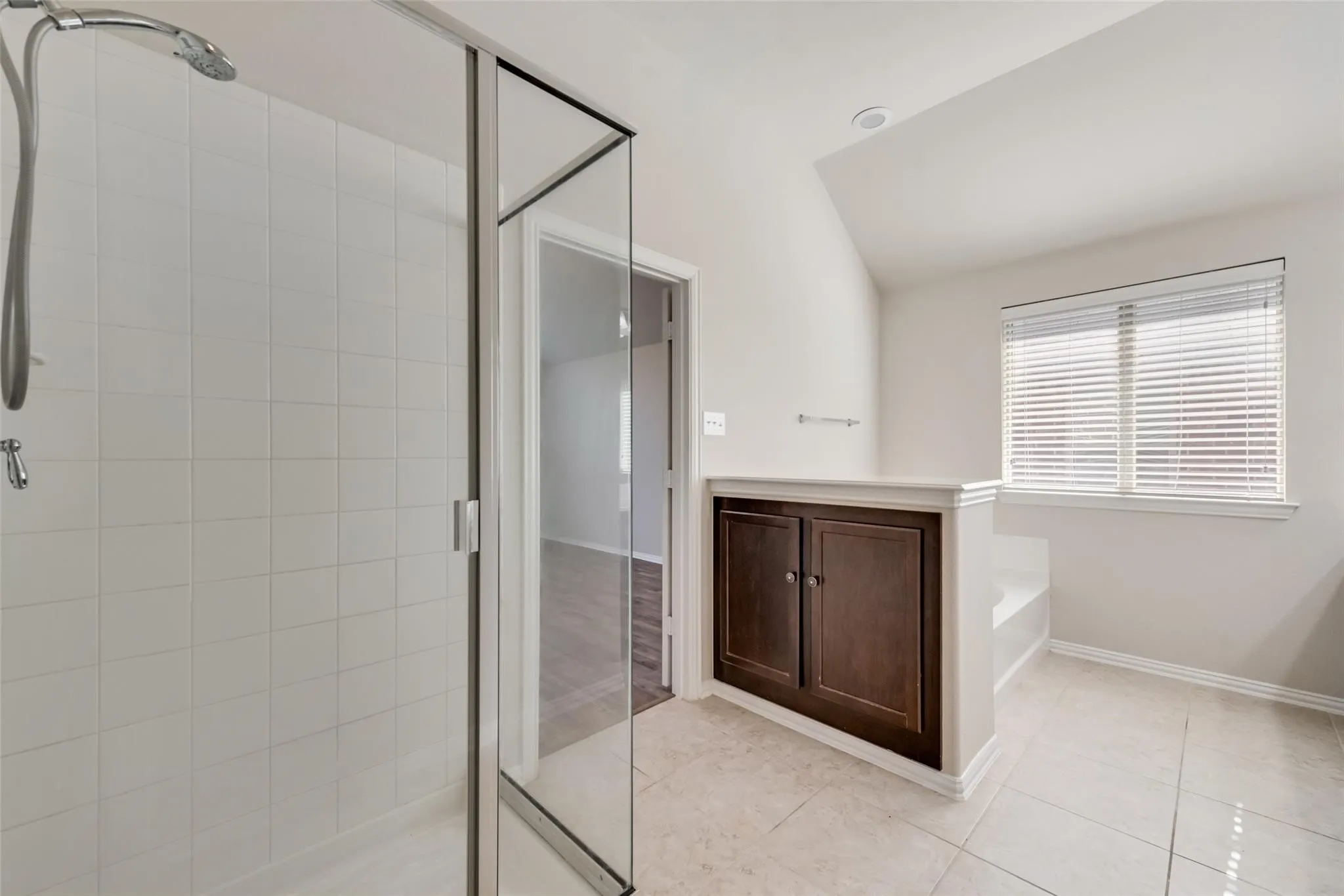 PRIMARY BATHROOM!