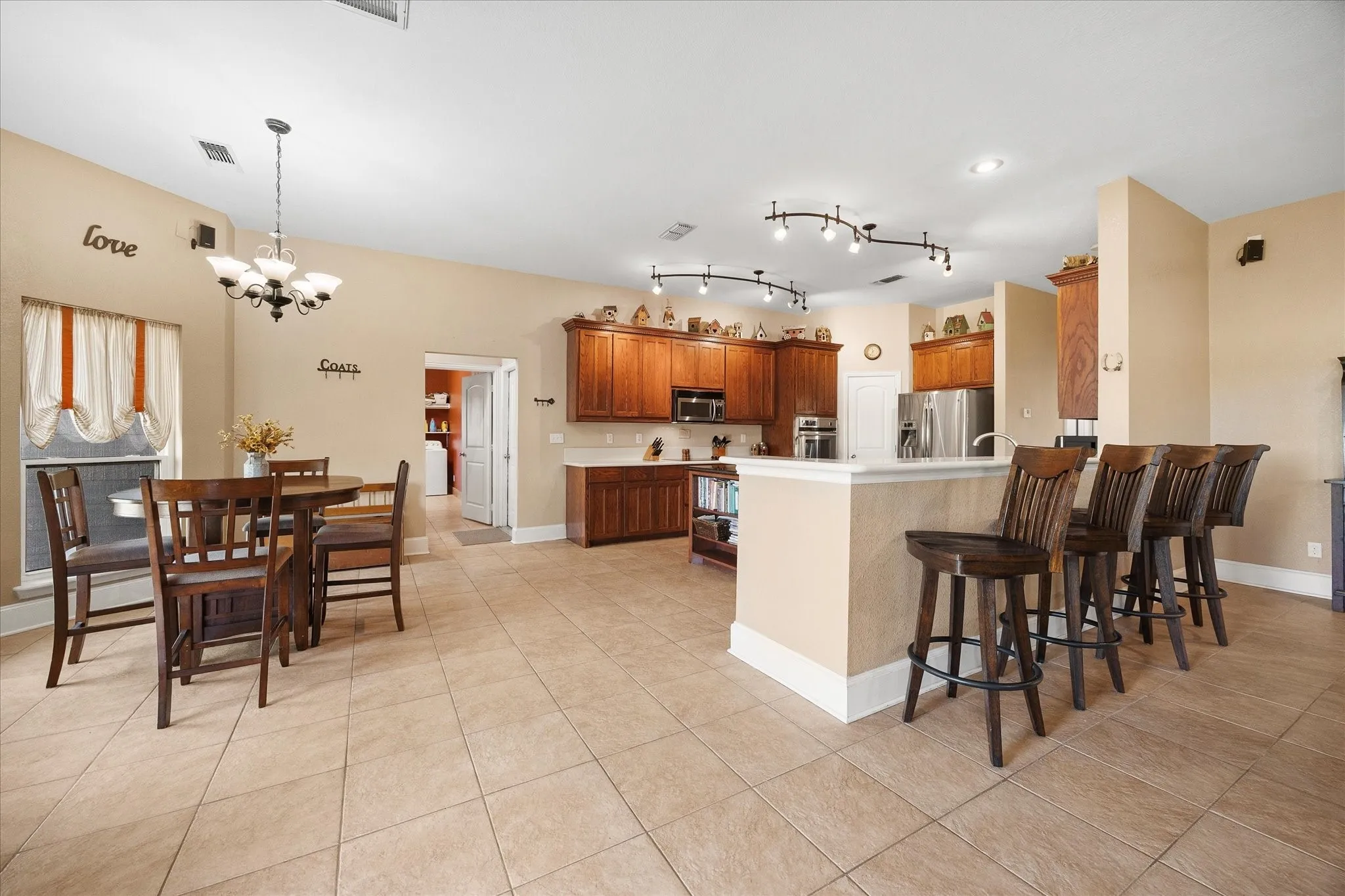 Single Family Residence For Sale in Hunt County , 250 County Road 1006, Wolfe City, Texas 75496, 5 Bedroom, 4 Bathroom, 3 Garage spaces, 4,125 Sqft, built in 2003, mls#21410081, Real Estate Agent in Wolfe City, Homes For Sale in Hunt county, Homes For Sale in Wolfe City, Realtor in Wolfe City Texas, Real Estate Brokerage Independent Realty Texas, Luminita Cordes Realtor
