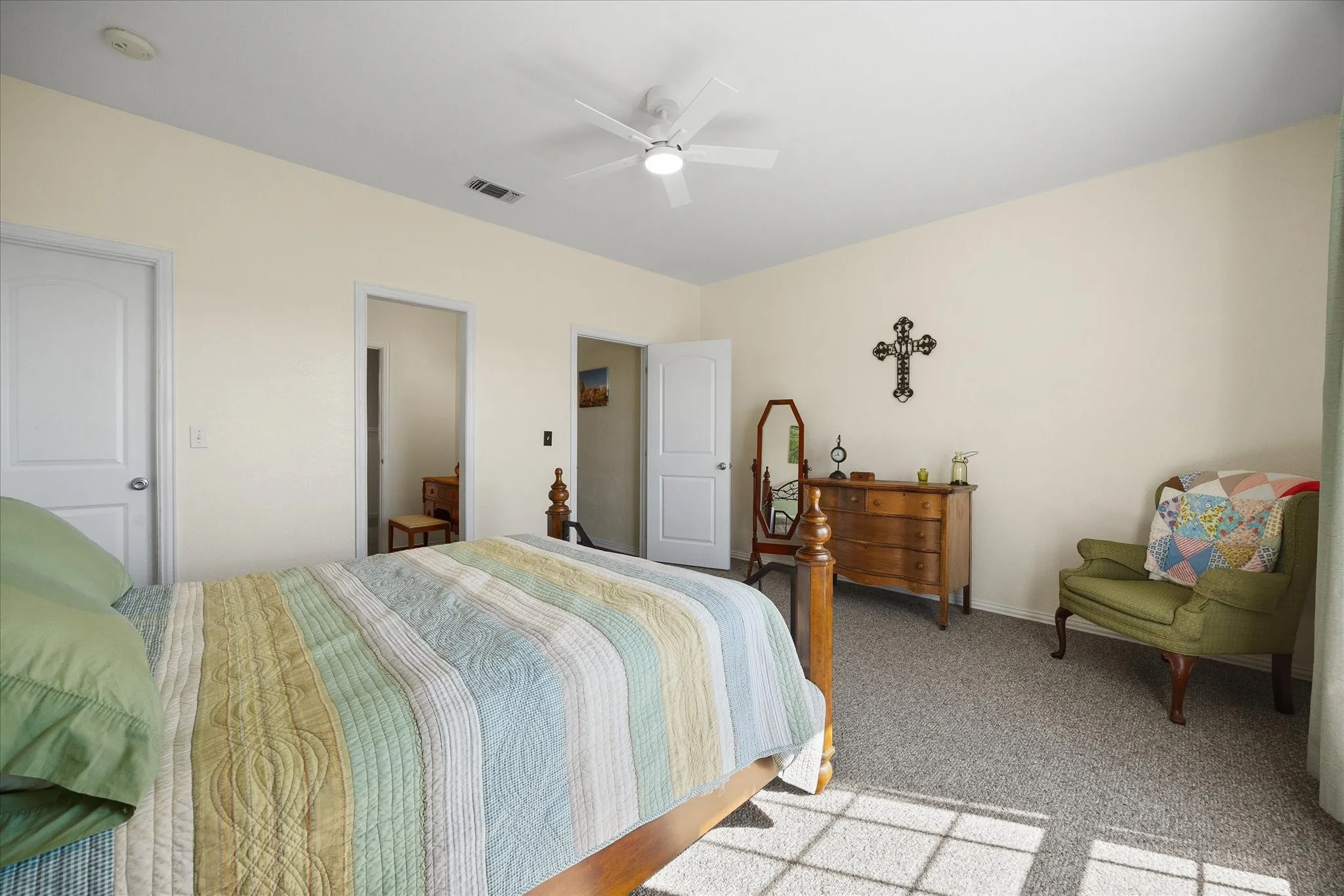 Single Family Residence For Sale in Hunt County , 250 County Road 1006, Wolfe City, Texas 75496, 5 Bedroom, 4 Bathroom, 3 Garage spaces, 4,125 Sqft, built in 2003, mls#21410081, Real Estate Agent in Wolfe City, Homes For Sale in Hunt county, Homes For Sale in Wolfe City, Realtor in Wolfe City Texas, Real Estate Brokerage Independent Realty Texas, Luminita Cordes Realtor