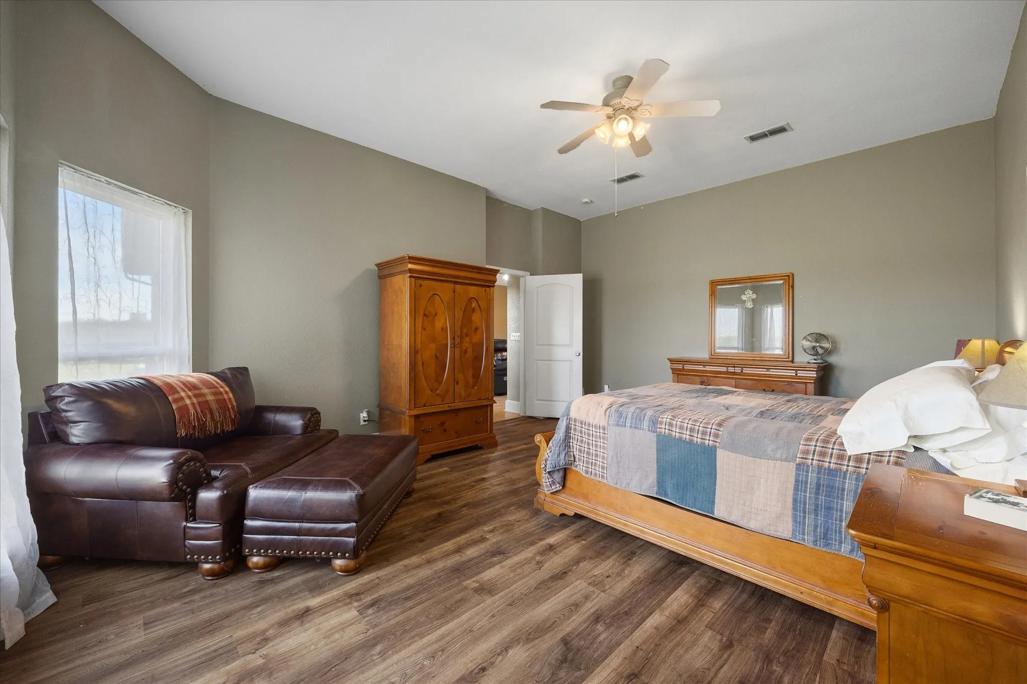 Single Family Residence For Sale in Hunt County , 250 County Road 1006, Wolfe City, Texas 75496, 5 Bedroom, 4 Bathroom, 3 Garage spaces, 4,125 Sqft, built in 2003, mls#21410081, Real Estate Agent in Wolfe City, Homes For Sale in Hunt county, Homes For Sale in Wolfe City, Realtor in Wolfe City Texas, Real Estate Brokerage Independent Realty Texas, Luminita Cordes Realtor