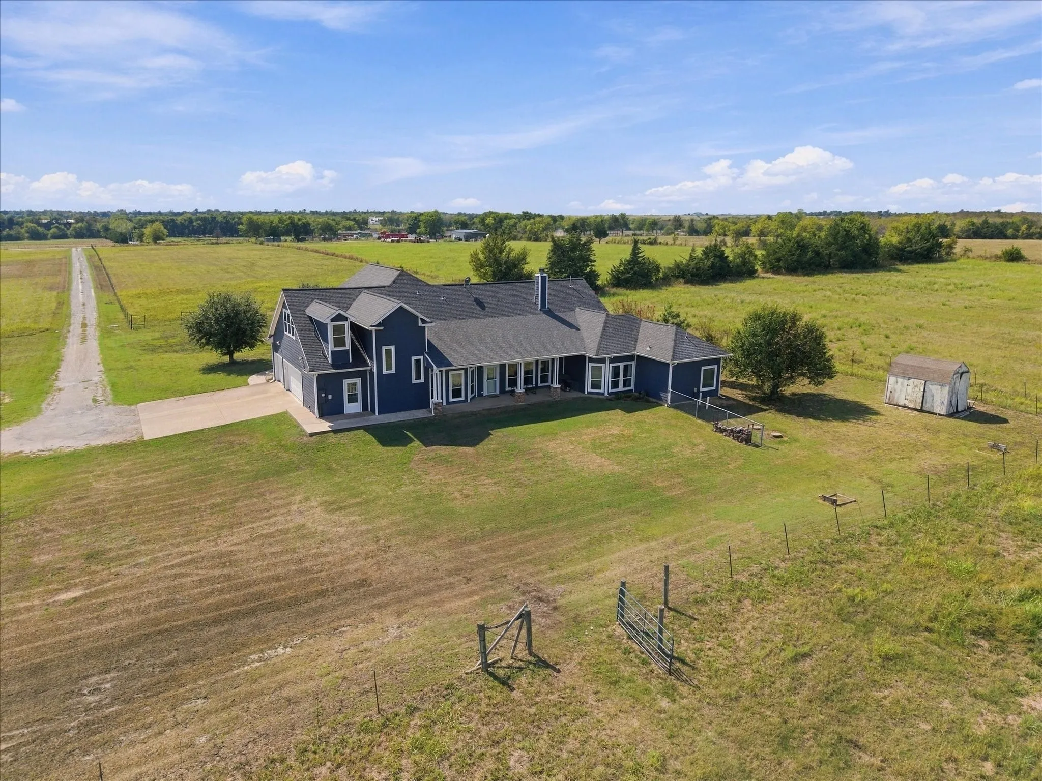 Single Family Residence For Sale in Hunt County , 250 County Road 1006, Wolfe City, Texas 75496, 5 Bedroom, 4 Bathroom, 3 Garage spaces, 4,125 Sqft, built in 2003, mls#21410081, Real Estate Agent in Wolfe City, Homes For Sale in Hunt county, Homes For Sale in Wolfe City, Realtor in Wolfe City Texas, Real Estate Brokerage Independent Realty Texas, Luminita Cordes Realtor