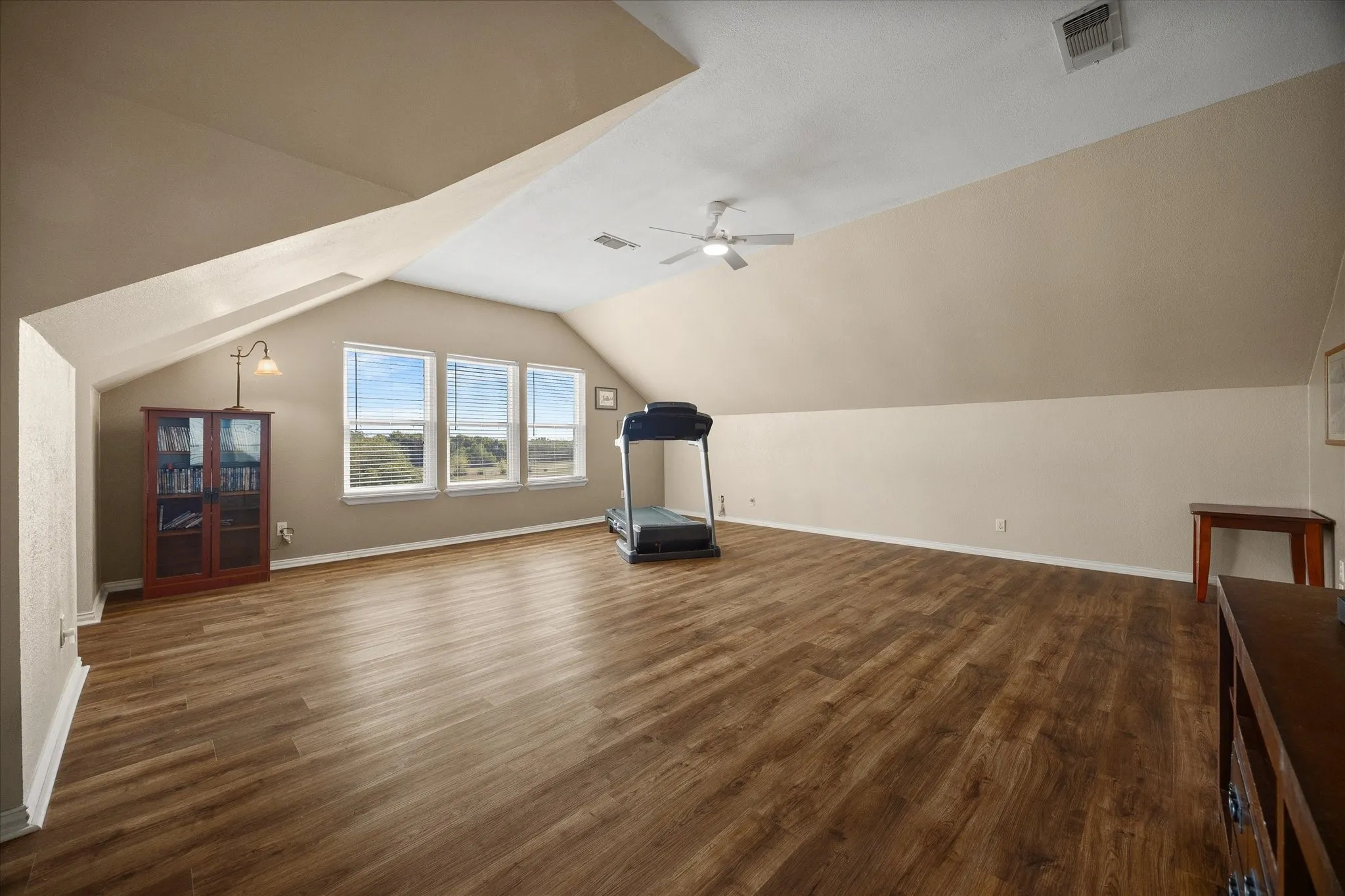 Single Family Residence For Sale in Hunt County , 250 County Road 1006, Wolfe City, Texas 75496, 5 Bedroom, 4 Bathroom, 3 Garage spaces, 4,125 Sqft, built in 2003, mls#21410081, Real Estate Agent in Wolfe City, Homes For Sale in Hunt county, Homes For Sale in Wolfe City, Realtor in Wolfe City Texas, Real Estate Brokerage Independent Realty Texas, Luminita Cordes Realtor