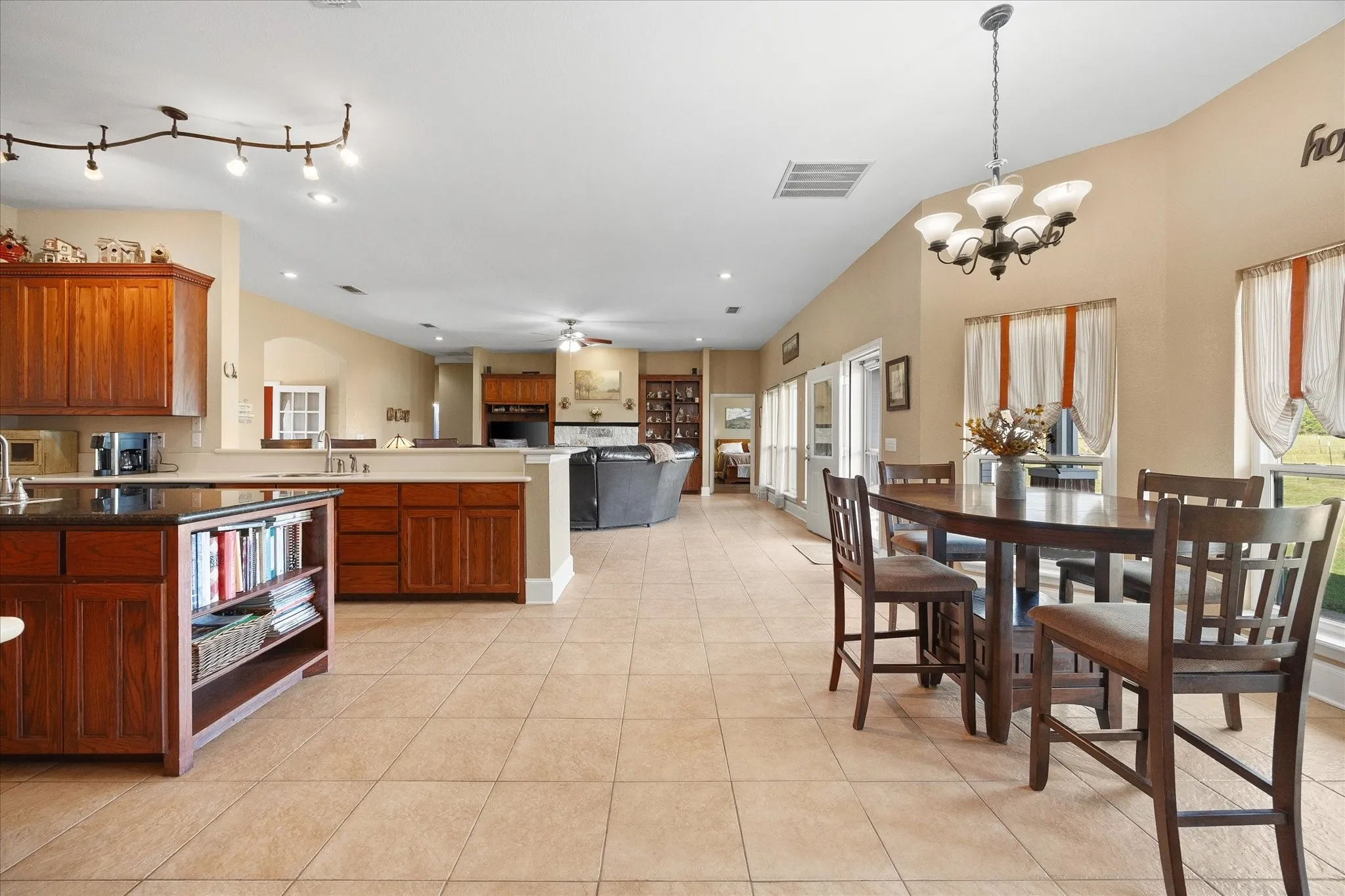 Single Family Residence For Sale in Hunt County , 250 County Road 1006, Wolfe City, Texas 75496, 5 Bedroom, 4 Bathroom, 3 Garage spaces, 4,125 Sqft, built in 2003, mls#21410081, Real Estate Agent in Wolfe City, Homes For Sale in Hunt county, Homes For Sale in Wolfe City, Realtor in Wolfe City Texas, Real Estate Brokerage Independent Realty Texas, Luminita Cordes Realtor