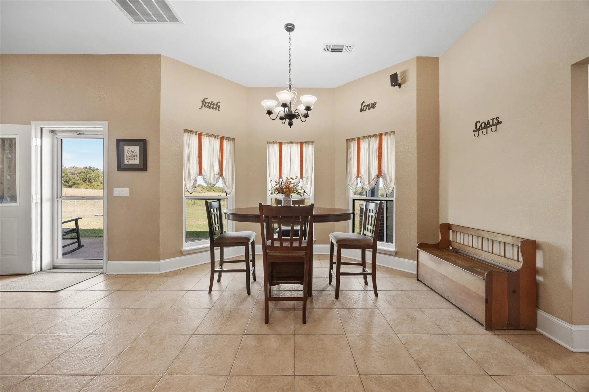 Single Family Residence For Sale in Hunt County , 250 County Road 1006, Wolfe City, Texas 75496, 5 Bedroom, 4 Bathroom, 3 Garage spaces, 4,125 Sqft, built in 2003, mls#21410081, Real Estate Agent in Wolfe City, Homes For Sale in Hunt county, Homes For Sale in Wolfe City, Realtor in Wolfe City Texas, Real Estate Brokerage Independent Realty Texas, Luminita Cordes Realtor