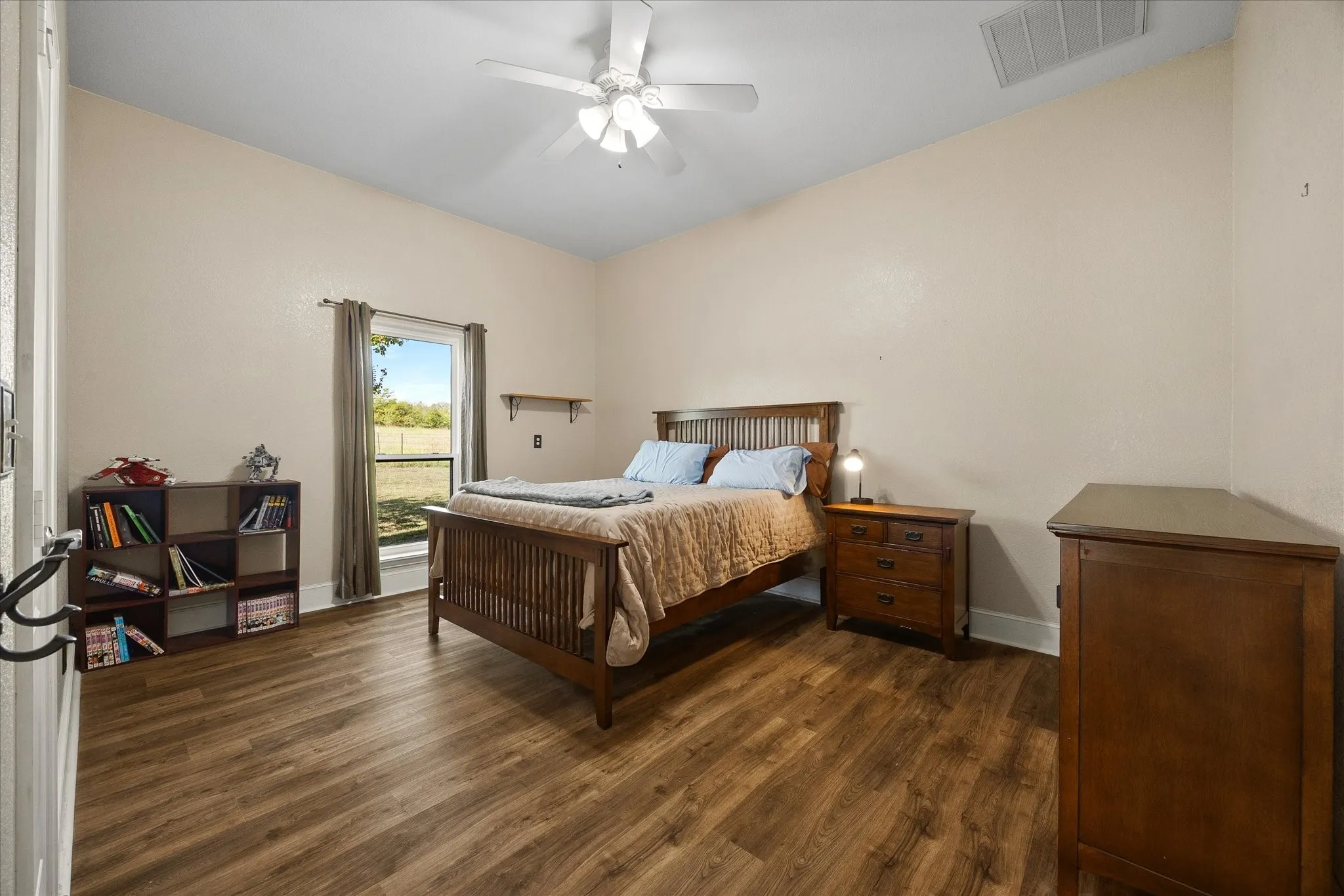 Single Family Residence For Sale in Hunt County , 250 County Road 1006, Wolfe City, Texas 75496, 5 Bedroom, 4 Bathroom, 3 Garage spaces, 4,125 Sqft, built in 2003, mls#21410081, Real Estate Agent in Wolfe City, Homes For Sale in Hunt county, Homes For Sale in Wolfe City, Realtor in Wolfe City Texas, Real Estate Brokerage Independent Realty Texas, Luminita Cordes Realtor