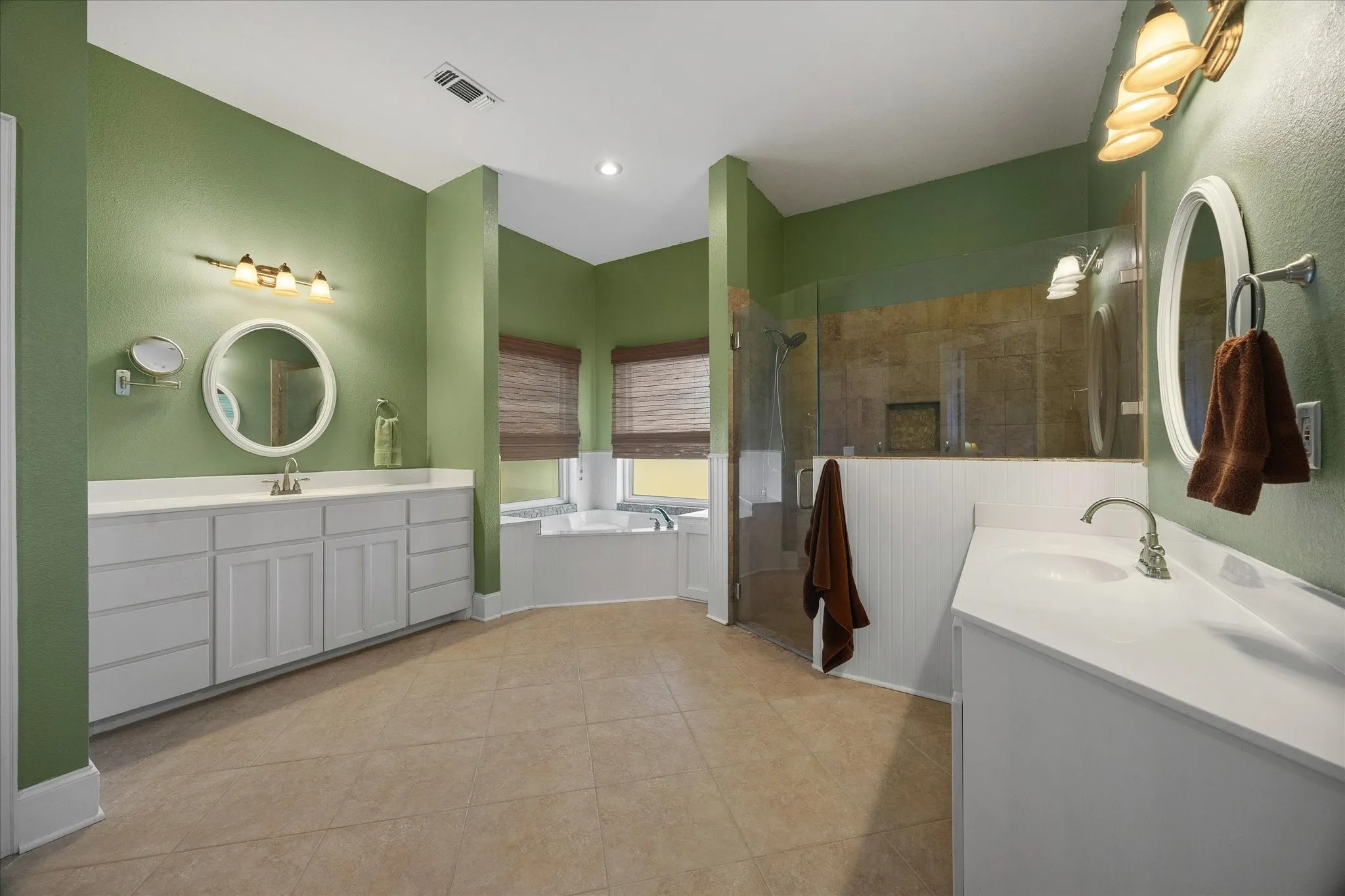 Single Family Residence For Sale in Hunt County , 250 County Road 1006, Wolfe City, Texas 75496, 5 Bedroom, 4 Bathroom, 3 Garage spaces, 4,125 Sqft, built in 2003, mls#21410081, Real Estate Agent in Wolfe City, Homes For Sale in Hunt county, Homes For Sale in Wolfe City, Realtor in Wolfe City Texas, Real Estate Brokerage Independent Realty Texas, Luminita Cordes Realtor