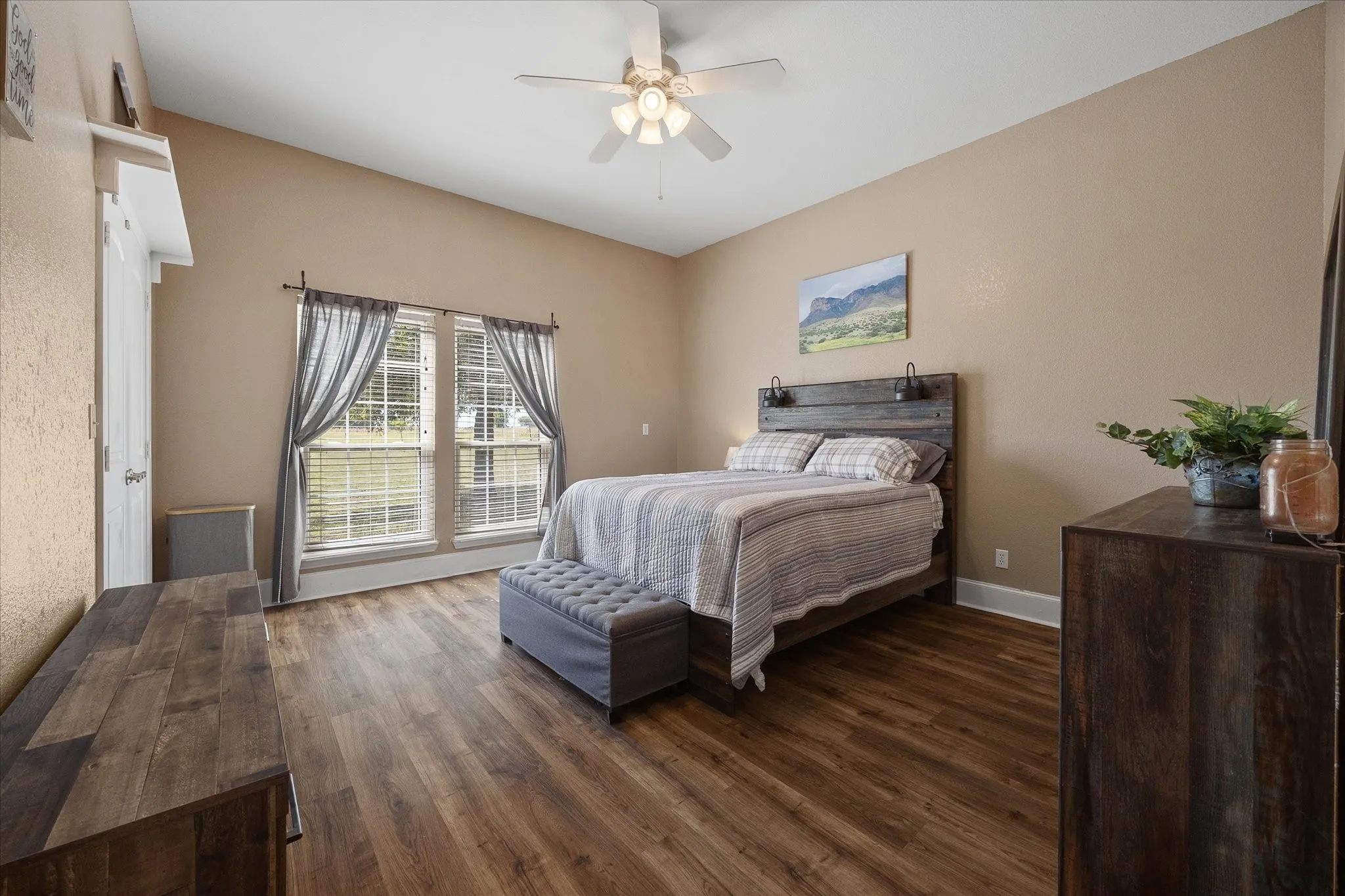 Single Family Residence For Sale in Hunt County , 250 County Road 1006, Wolfe City, Texas 75496, 5 Bedroom, 4 Bathroom, 3 Garage spaces, 4,125 Sqft, built in 2003, mls#21410081, Real Estate Agent in Wolfe City, Homes For Sale in Hunt county, Homes For Sale in Wolfe City, Realtor in Wolfe City Texas, Real Estate Brokerage Independent Realty Texas, Luminita Cordes Realtor