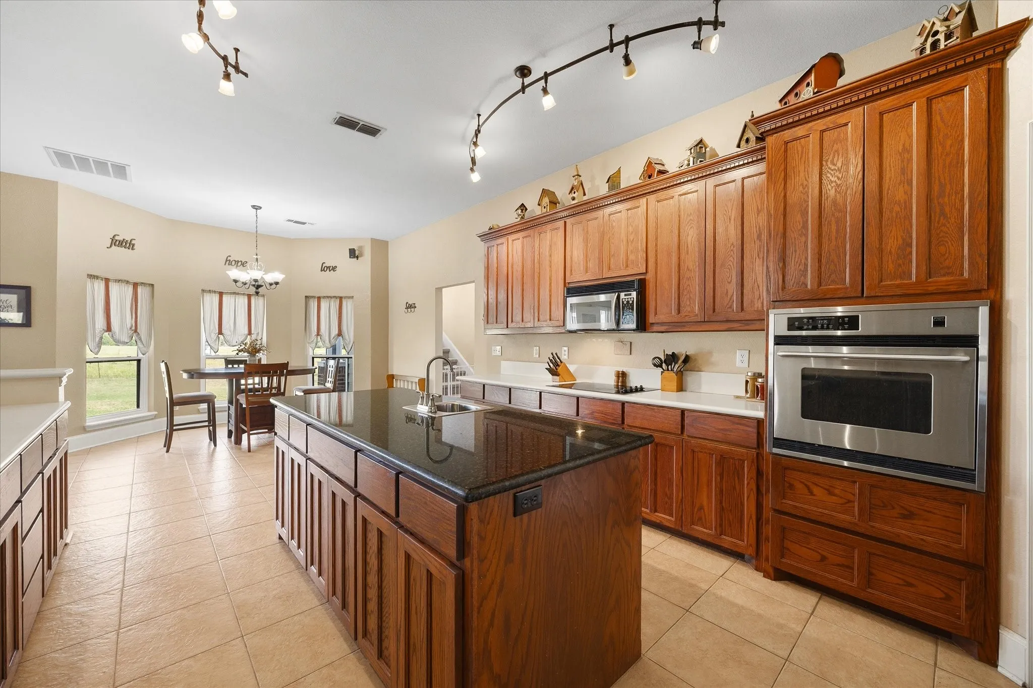 Single Family Residence For Sale in Hunt County , 250 County Road 1006, Wolfe City, Texas 75496, 5 Bedroom, 4 Bathroom, 3 Garage spaces, 4,125 Sqft, built in 2003, mls#21410081, Real Estate Agent in Wolfe City, Homes For Sale in Hunt county, Homes For Sale in Wolfe City, Realtor in Wolfe City Texas, Real Estate Brokerage Independent Realty Texas, Luminita Cordes Realtor