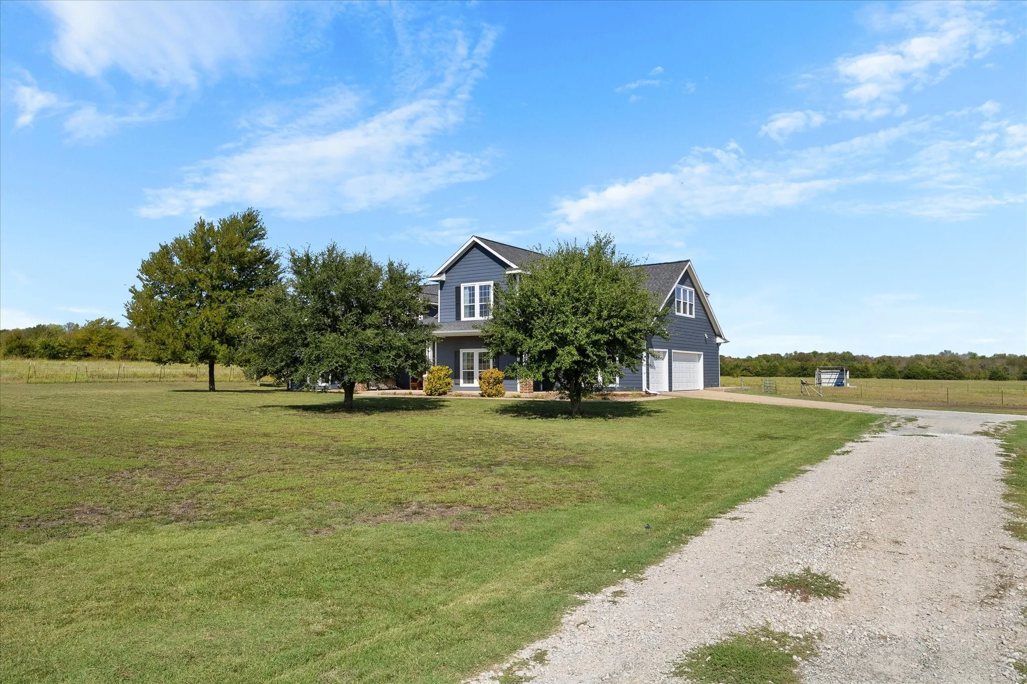 Single Family Residence For Sale in Hunt County , 250 County Road 1006, Wolfe City, Texas 75496, 5 Bedroom, 4 Bathroom, 3 Garage spaces, 4,125 Sqft, built in 2003, mls#21410081, Real Estate Agent in Wolfe City, Homes For Sale in Hunt county, Homes For Sale in Wolfe City, Realtor in Wolfe City Texas, Real Estate Brokerage Independent Realty Texas, Luminita Cordes Realtor