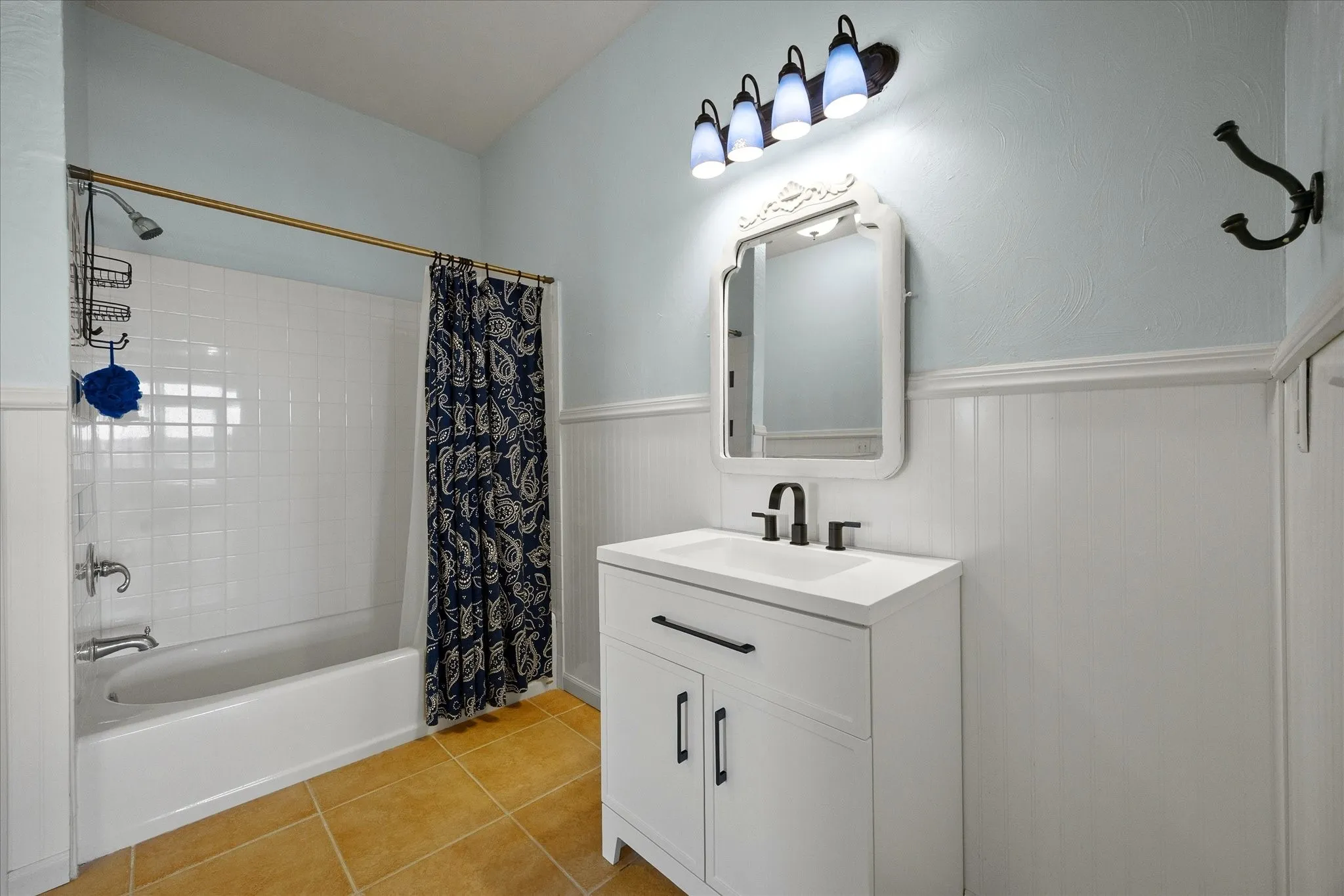 Single Family Residence For Sale in Hunt County , 250 County Road 1006, Wolfe City, Texas 75496, 5 Bedroom, 4 Bathroom, 3 Garage spaces, 4,125 Sqft, built in 2003, mls#21410081, Real Estate Agent in Wolfe City, Homes For Sale in Hunt county, Homes For Sale in Wolfe City, Realtor in Wolfe City Texas, Real Estate Brokerage Independent Realty Texas, Luminita Cordes Realtor