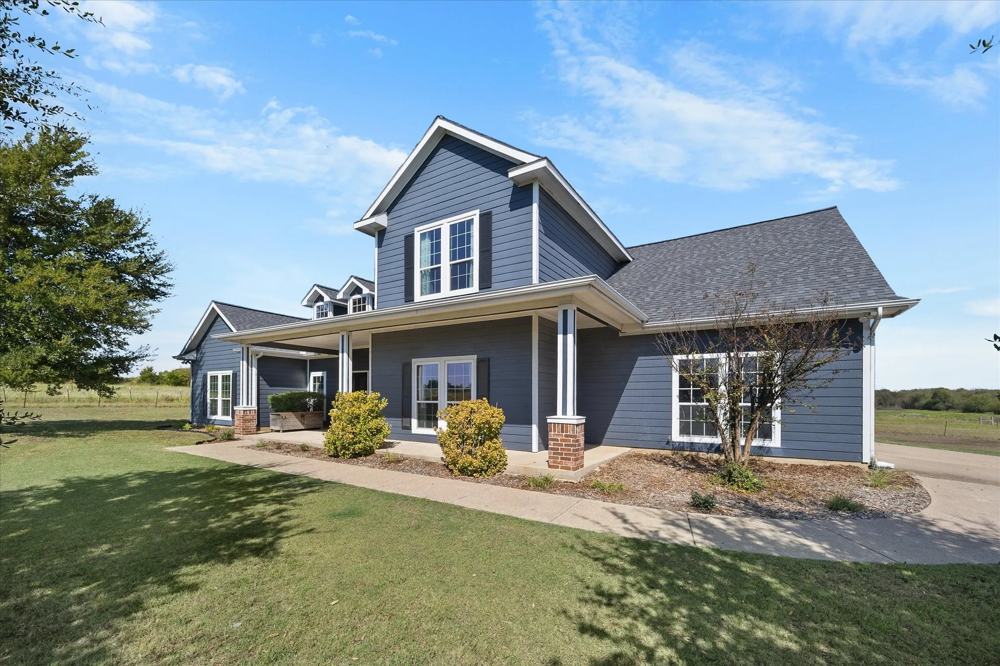 Single Family Residence For Sale in Hunt County , 250 County Road 1006, Wolfe City, Texas 75496, 5 Bedroom, 4 Bathroom, 3 Garage spaces, 4,125 Sqft, built in 2003, mls#21410081, Real Estate Agent in Wolfe City, Homes For Sale in Hunt county, Homes For Sale in Wolfe City, Realtor in Wolfe City Texas, Real Estate Brokerage Independent Realty Texas, Luminita Cordes Realtor