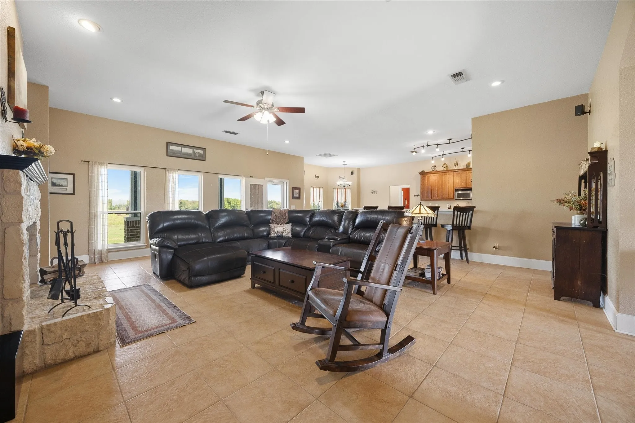 Single Family Residence For Sale in Hunt County , 250 County Road 1006, Wolfe City, Texas 75496, 5 Bedroom, 4 Bathroom, 3 Garage spaces, 4,125 Sqft, built in 2003, mls#21410081, Real Estate Agent in Wolfe City, Homes For Sale in Hunt county, Homes For Sale in Wolfe City, Realtor in Wolfe City Texas, Real Estate Brokerage Independent Realty Texas, Luminita Cordes Realtor