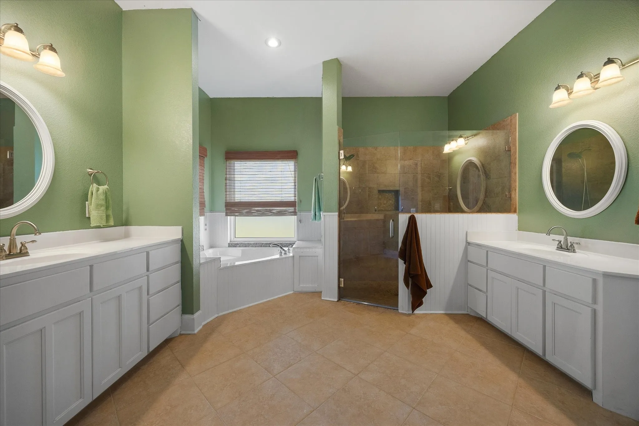 Single Family Residence For Sale in Hunt County , 250 County Road 1006, Wolfe City, Texas 75496, 5 Bedroom, 4 Bathroom, 3 Garage spaces, 4,125 Sqft, built in 2003, mls#21410081, Real Estate Agent in Wolfe City, Homes For Sale in Hunt county, Homes For Sale in Wolfe City, Realtor in Wolfe City Texas, Real Estate Brokerage Independent Realty Texas, Luminita Cordes Realtor