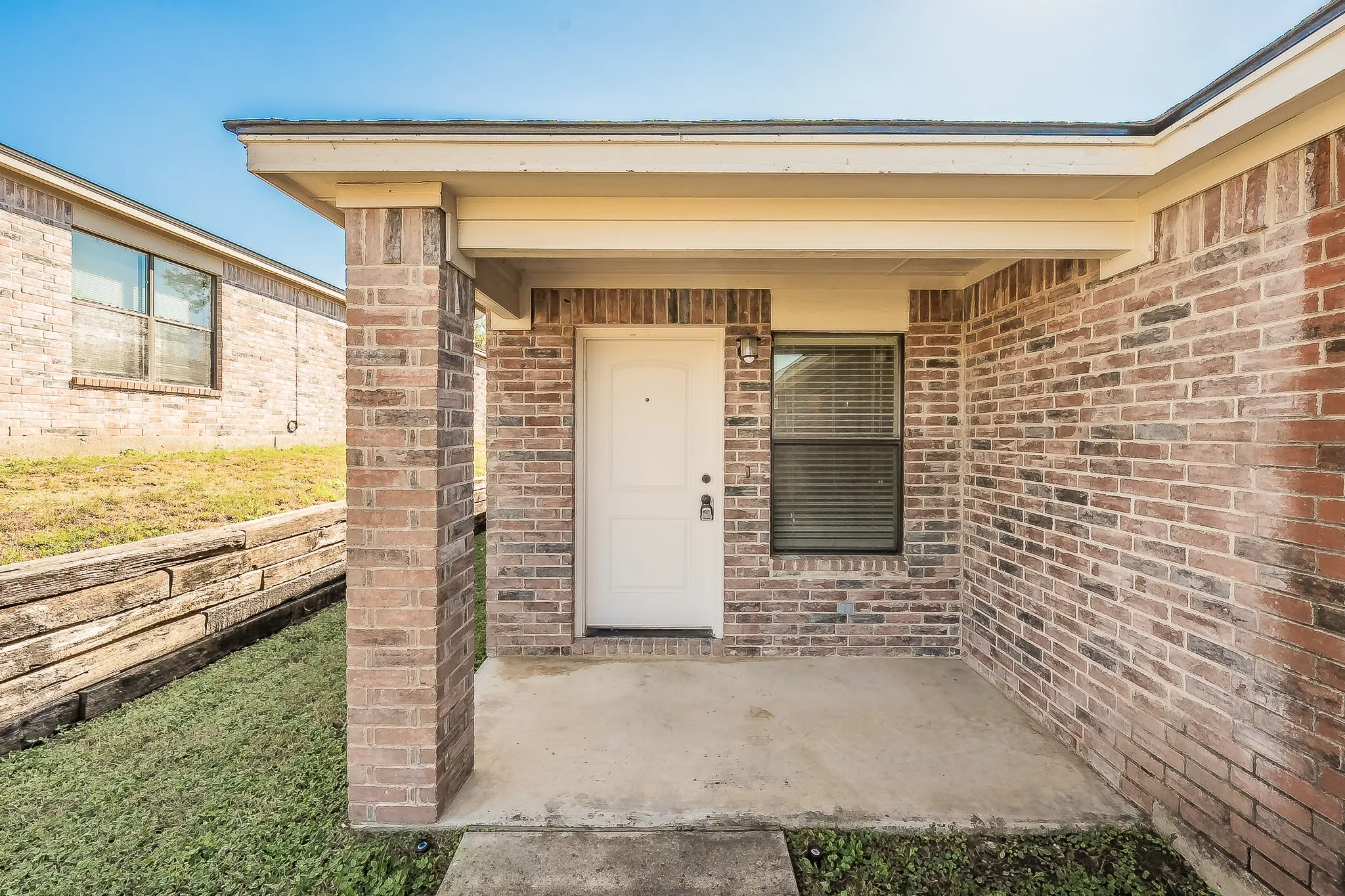 Duplex For Rent in Tarrant County , 8121 Doreen Avenue, Fort Worth, Texas 76116, 3 Bedroom, 2 Bathroom, 2 Garage spaces, 1,090 Sqft, built in 2008, mls#21409705, Real Estate Agent in Fort Worth, Homes For Rent in Tarrant county, Homes For Rent in Fort Worth, Realtor in Fort Worth Texas, Real Estate Brokerage Independent Realty Texas, Luminita Cordes Realtor