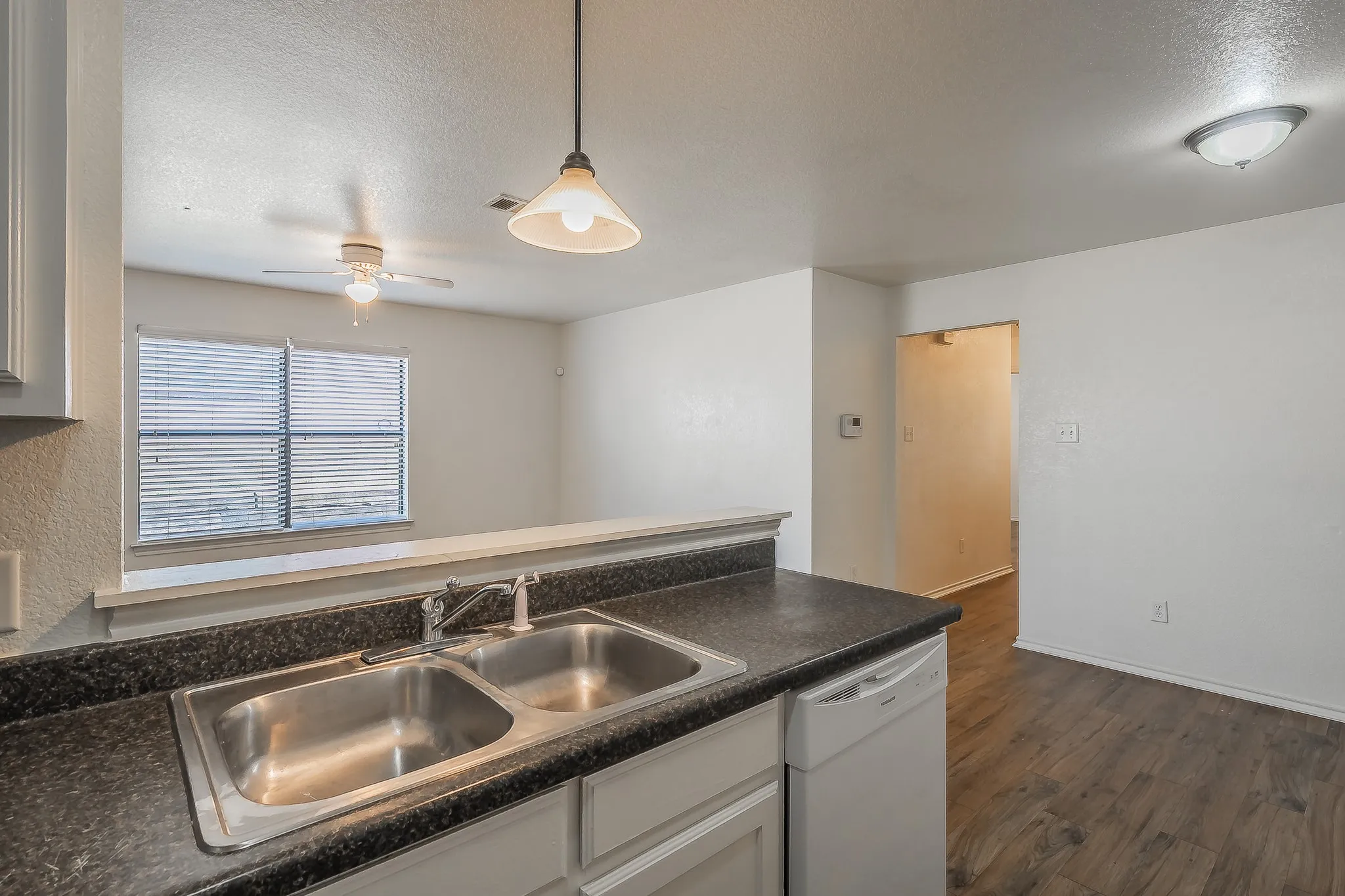 Duplex For Rent in Tarrant County , 8121 Doreen Avenue, Fort Worth, Texas 76116, 3 Bedroom, 2 Bathroom, 2 Garage spaces, 1,090 Sqft, built in 2008, mls#21409705, Real Estate Agent in Fort Worth, Homes For Rent in Tarrant county, Homes For Rent in Fort Worth, Realtor in Fort Worth Texas, Real Estate Brokerage Independent Realty Texas, Luminita Cordes Realtor