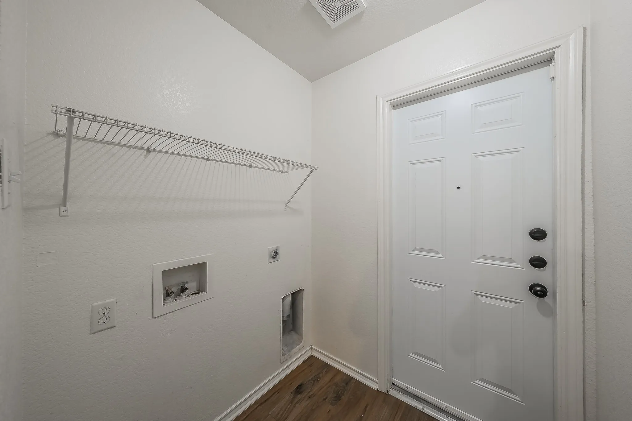 Duplex For Rent in Tarrant County , 8121 Doreen Avenue, Fort Worth, Texas 76116, 3 Bedroom, 2 Bathroom, 2 Garage spaces, 1,090 Sqft, built in 2008, mls#21409705, Real Estate Agent in Fort Worth, Homes For Rent in Tarrant county, Homes For Rent in Fort Worth, Realtor in Fort Worth Texas, Real Estate Brokerage Independent Realty Texas, Luminita Cordes Realtor