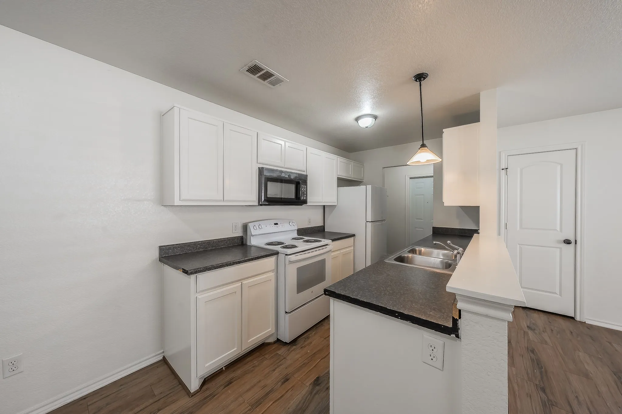 Duplex For Rent in Tarrant County , 8121 Doreen Avenue, Fort Worth, Texas 76116, 3 Bedroom, 2 Bathroom, 2 Garage spaces, 1,090 Sqft, built in 2008, mls#21409705, Real Estate Agent in Fort Worth, Homes For Rent in Tarrant county, Homes For Rent in Fort Worth, Realtor in Fort Worth Texas, Real Estate Brokerage Independent Realty Texas, Luminita Cordes Realtor