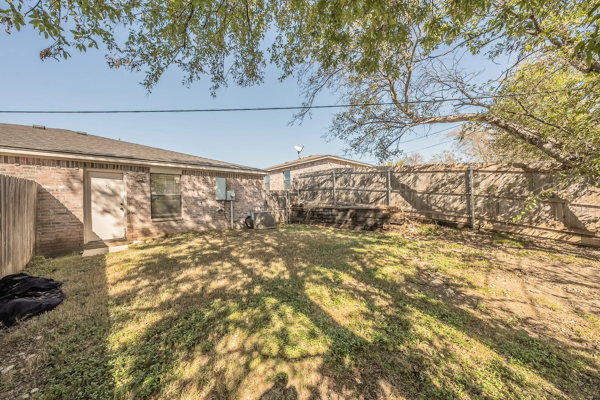 Duplex For Rent in Tarrant County , 8121 Doreen Avenue, Fort Worth, Texas 76116, 3 Bedroom, 2 Bathroom, 2 Garage spaces, 1,090 Sqft, built in 2008, mls#21409705, Real Estate Agent in Fort Worth, Homes For Rent in Tarrant county, Homes For Rent in Fort Worth, Realtor in Fort Worth Texas, Real Estate Brokerage Independent Realty Texas, Luminita Cordes Realtor