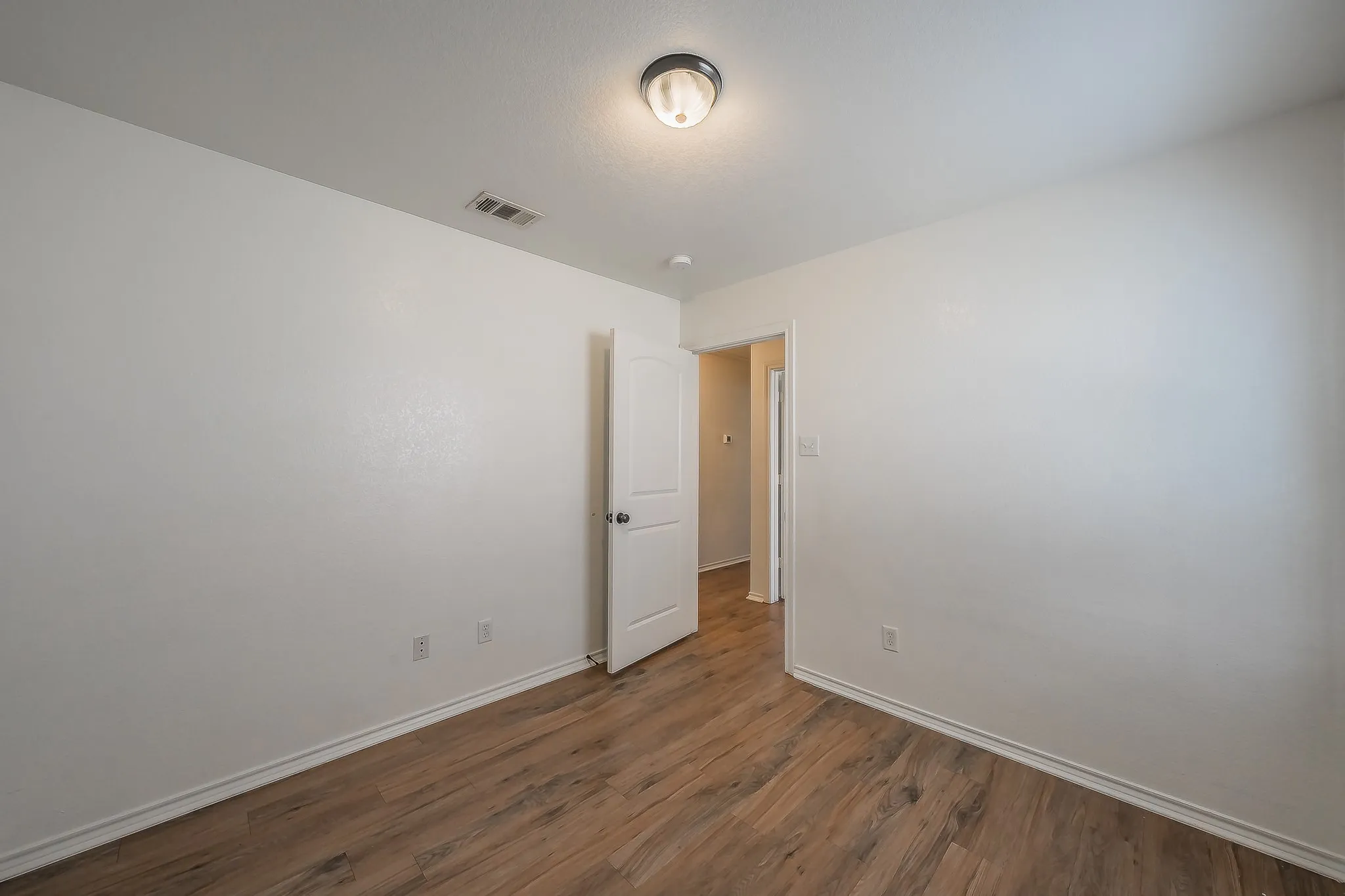 Duplex For Rent in Tarrant County , 8121 Doreen Avenue, Fort Worth, Texas 76116, 3 Bedroom, 2 Bathroom, 2 Garage spaces, 1,090 Sqft, built in 2008, mls#21409705, Real Estate Agent in Fort Worth, Homes For Rent in Tarrant county, Homes For Rent in Fort Worth, Realtor in Fort Worth Texas, Real Estate Brokerage Independent Realty Texas, Luminita Cordes Realtor