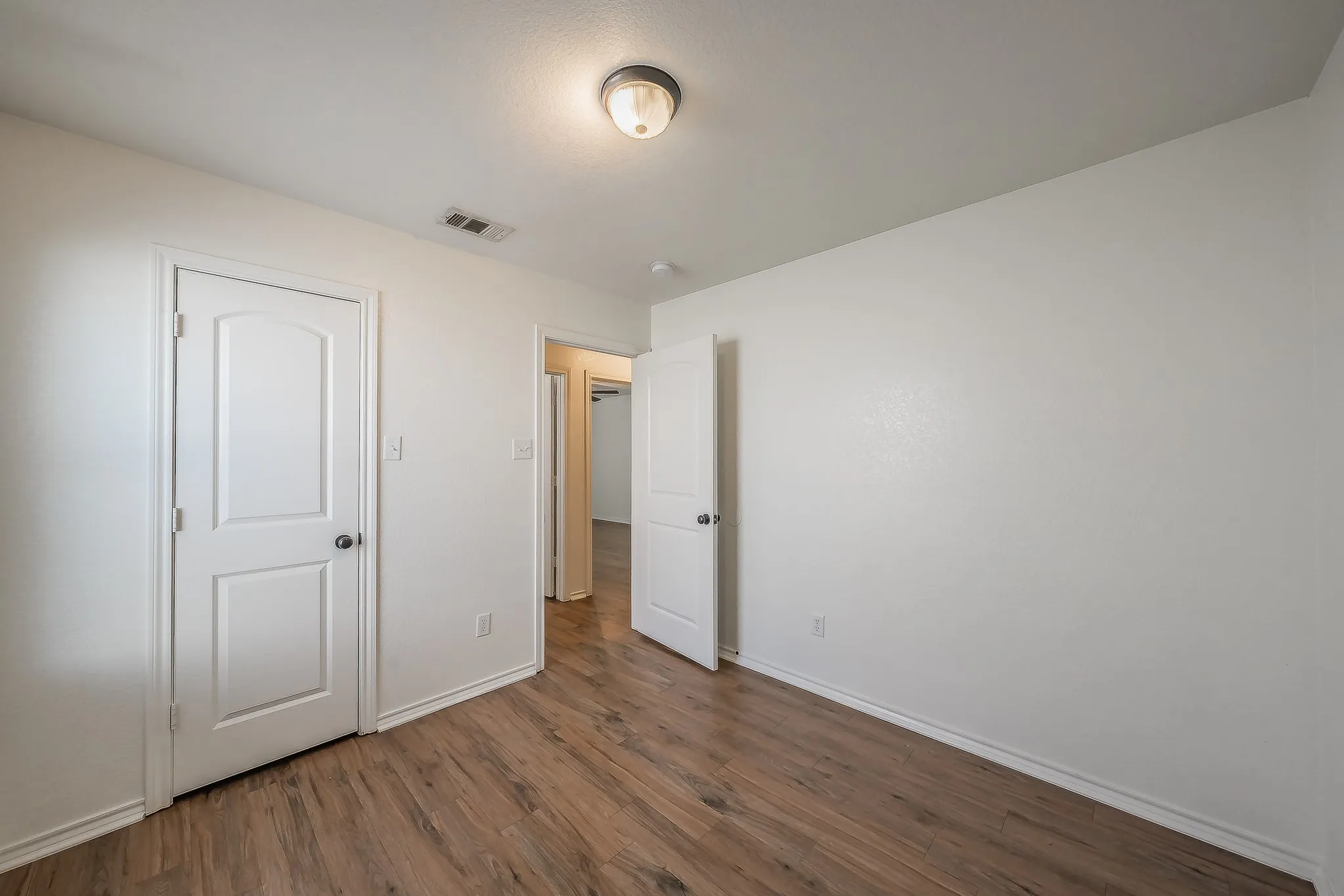 Duplex For Rent in Tarrant County , 8121 Doreen Avenue, Fort Worth, Texas 76116, 3 Bedroom, 2 Bathroom, 2 Garage spaces, 1,090 Sqft, built in 2008, mls#21409705, Real Estate Agent in Fort Worth, Homes For Rent in Tarrant county, Homes For Rent in Fort Worth, Realtor in Fort Worth Texas, Real Estate Brokerage Independent Realty Texas, Luminita Cordes Realtor