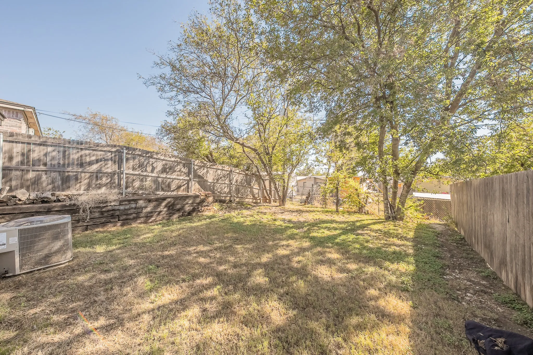 Duplex For Rent in Tarrant County , 8121 Doreen Avenue, Fort Worth, Texas 76116, 3 Bedroom, 2 Bathroom, 2 Garage spaces, 1,090 Sqft, built in 2008, mls#21409705, Real Estate Agent in Fort Worth, Homes For Rent in Tarrant county, Homes For Rent in Fort Worth, Realtor in Fort Worth Texas, Real Estate Brokerage Independent Realty Texas, Luminita Cordes Realtor