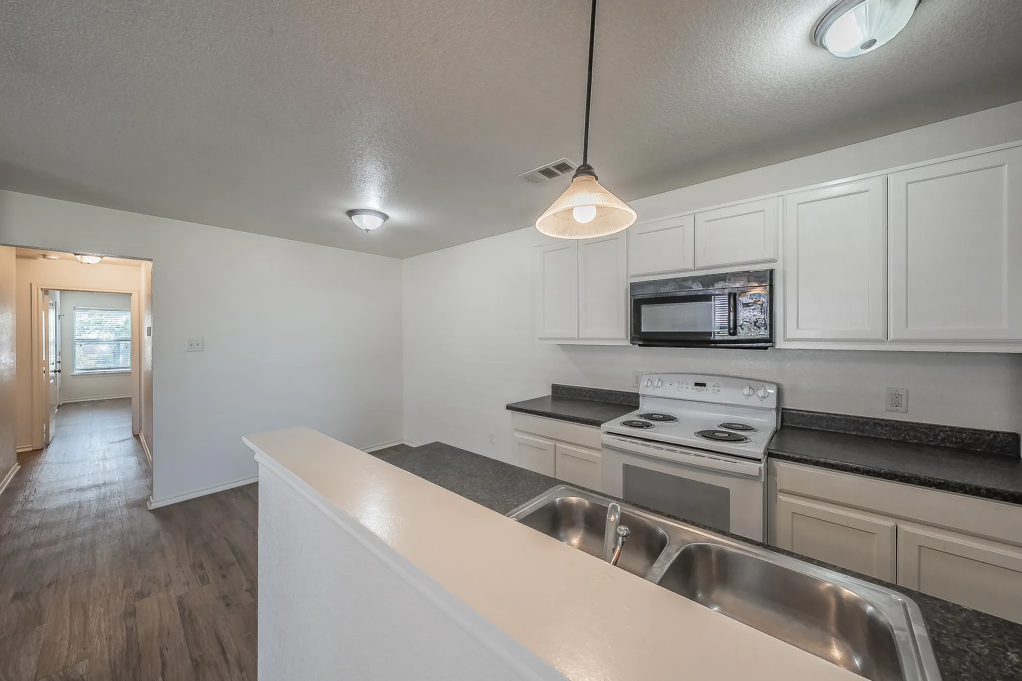 Duplex For Rent in Tarrant County , 8121 Doreen Avenue, Fort Worth, Texas 76116, 3 Bedroom, 2 Bathroom, 2 Garage spaces, 1,090 Sqft, built in 2008, mls#21409705, Real Estate Agent in Fort Worth, Homes For Rent in Tarrant county, Homes For Rent in Fort Worth, Realtor in Fort Worth Texas, Real Estate Brokerage Independent Realty Texas, Luminita Cordes Realtor