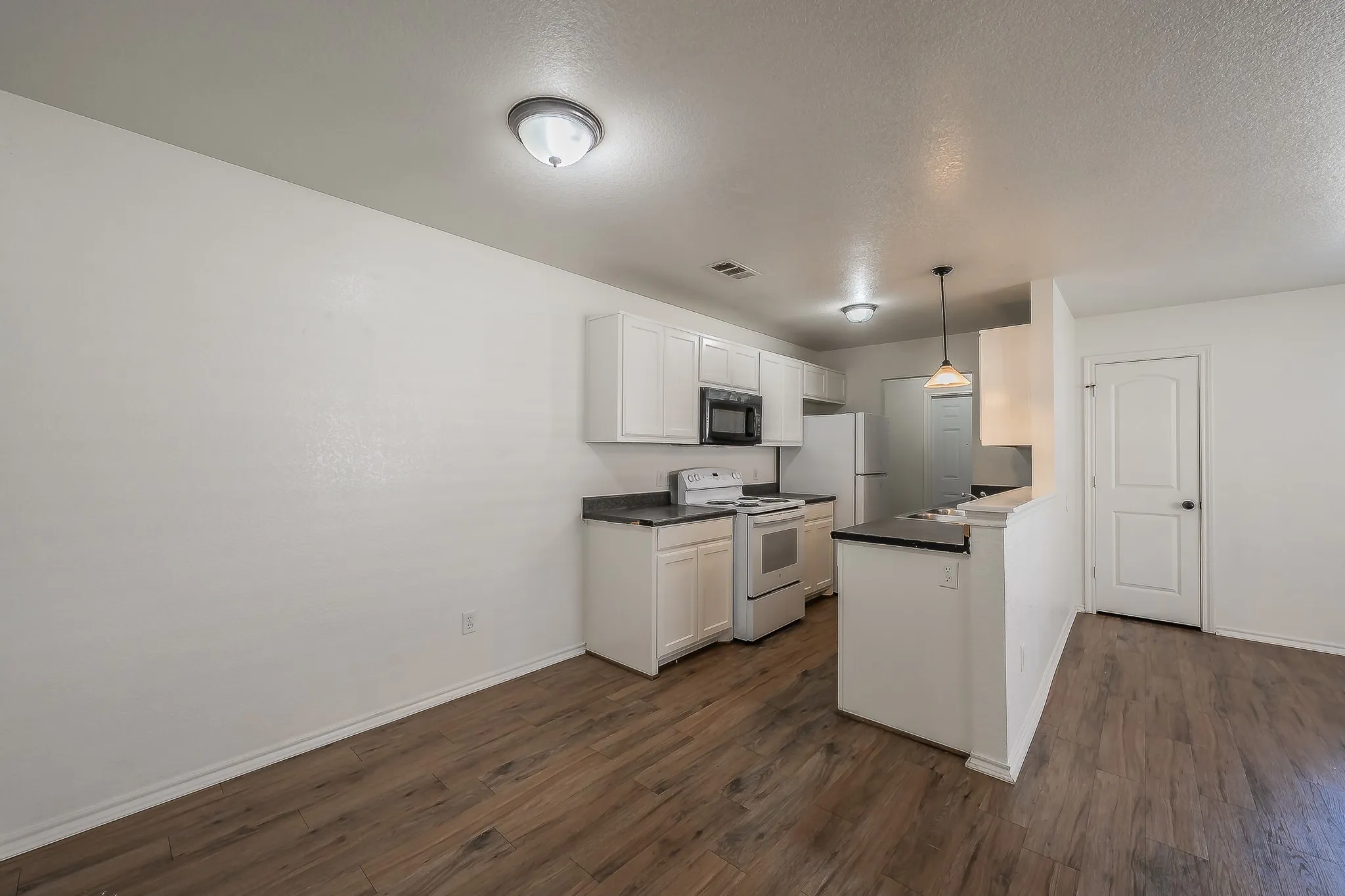 Duplex For Rent in Tarrant County , 8121 Doreen Avenue, Fort Worth, Texas 76116, 3 Bedroom, 2 Bathroom, 2 Garage spaces, 1,090 Sqft, built in 2008, mls#21409705, Real Estate Agent in Fort Worth, Homes For Rent in Tarrant county, Homes For Rent in Fort Worth, Realtor in Fort Worth Texas, Real Estate Brokerage Independent Realty Texas, Luminita Cordes Realtor