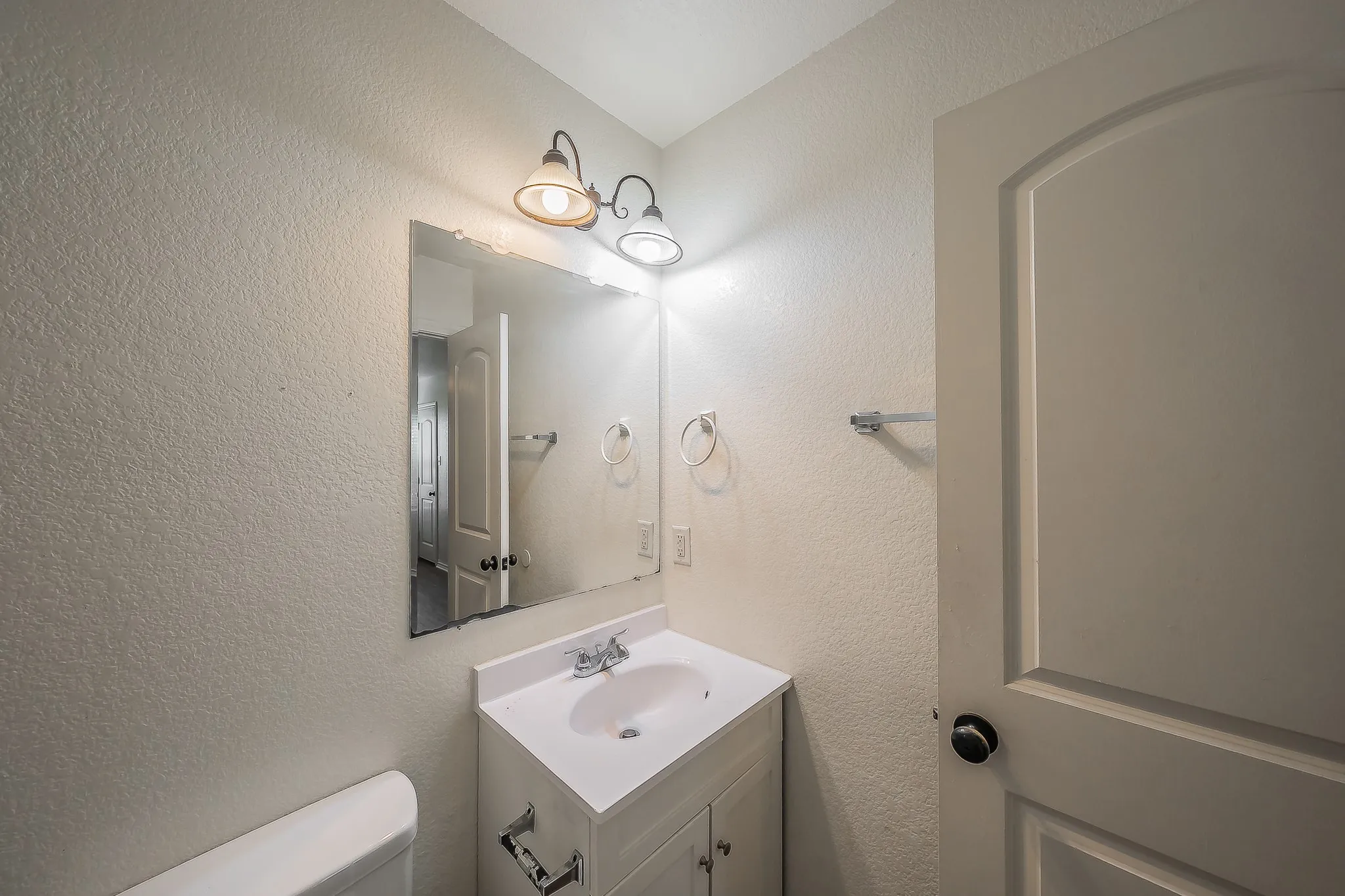 Duplex For Rent in Tarrant County , 8121 Doreen Avenue, Fort Worth, Texas 76116, 3 Bedroom, 2 Bathroom, 2 Garage spaces, 1,090 Sqft, built in 2008, mls#21409705, Real Estate Agent in Fort Worth, Homes For Rent in Tarrant county, Homes For Rent in Fort Worth, Realtor in Fort Worth Texas, Real Estate Brokerage Independent Realty Texas, Luminita Cordes Realtor