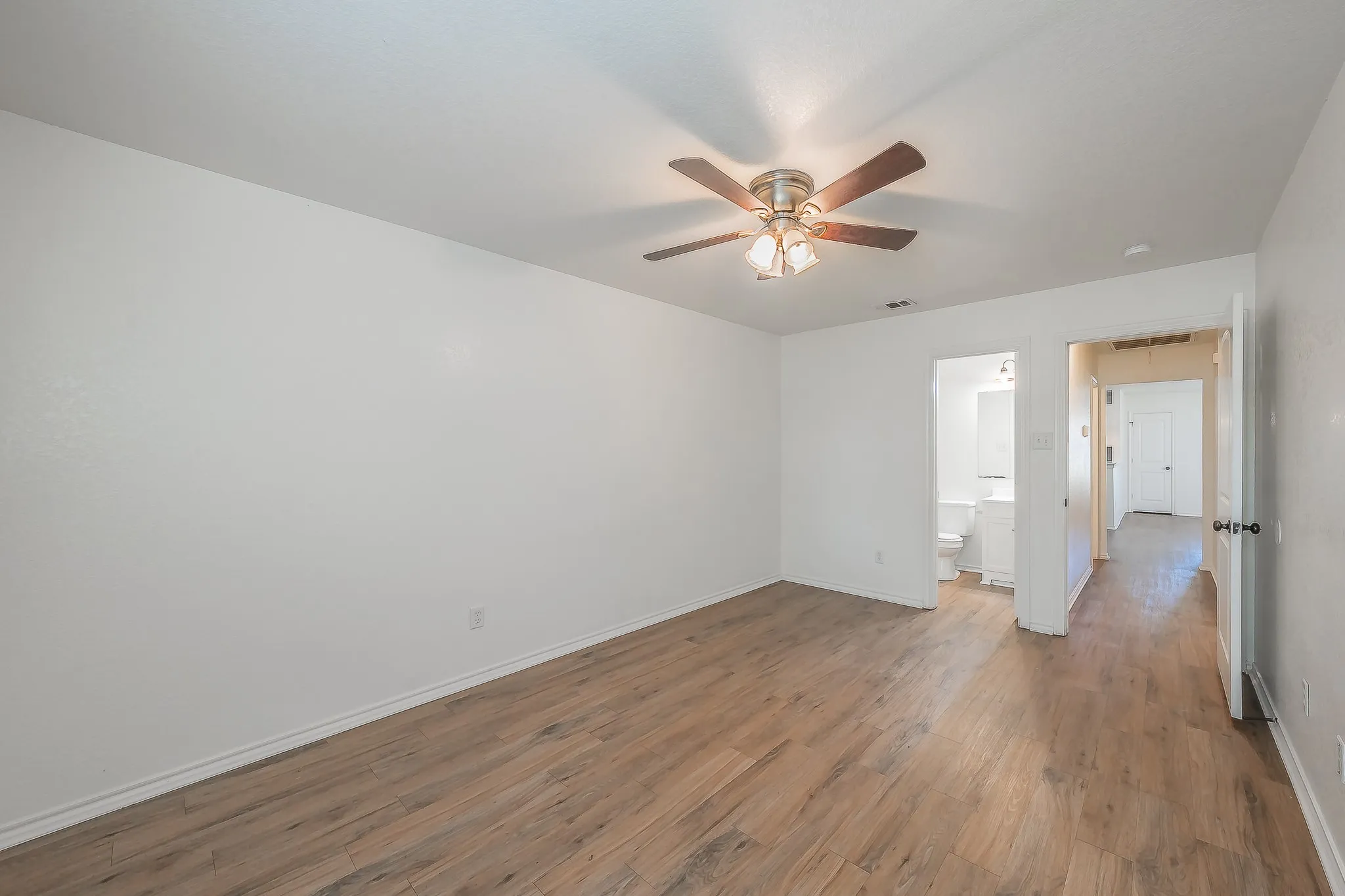 Duplex For Rent in Tarrant County , 8121 Doreen Avenue, Fort Worth, Texas 76116, 3 Bedroom, 2 Bathroom, 2 Garage spaces, 1,090 Sqft, built in 2008, mls#21409705, Real Estate Agent in Fort Worth, Homes For Rent in Tarrant county, Homes For Rent in Fort Worth, Realtor in Fort Worth Texas, Real Estate Brokerage Independent Realty Texas, Luminita Cordes Realtor