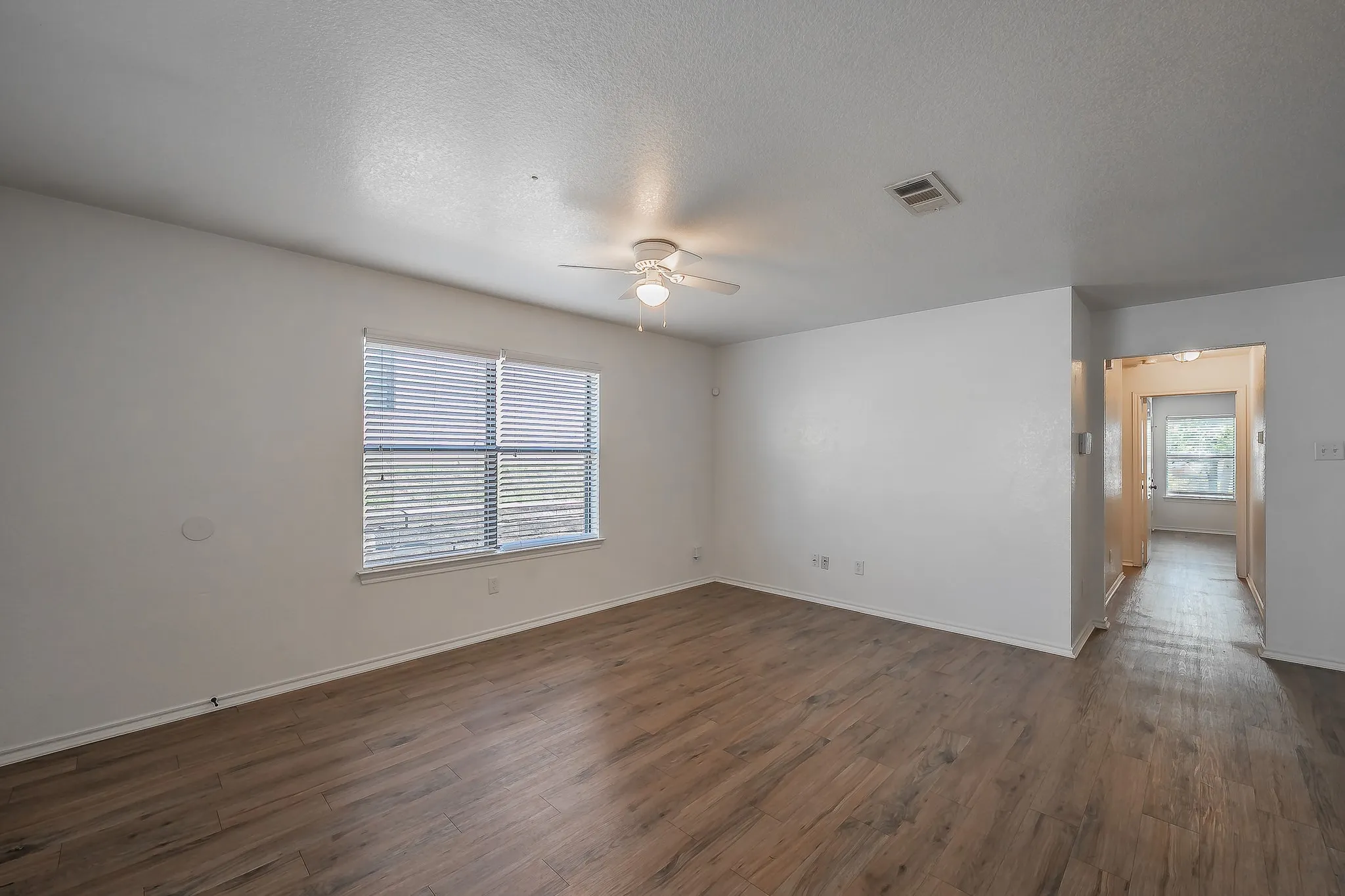 Duplex For Rent in Tarrant County , 8121 Doreen Avenue, Fort Worth, Texas 76116, 3 Bedroom, 2 Bathroom, 2 Garage spaces, 1,090 Sqft, built in 2008, mls#21409705, Real Estate Agent in Fort Worth, Homes For Rent in Tarrant county, Homes For Rent in Fort Worth, Realtor in Fort Worth Texas, Real Estate Brokerage Independent Realty Texas, Luminita Cordes Realtor