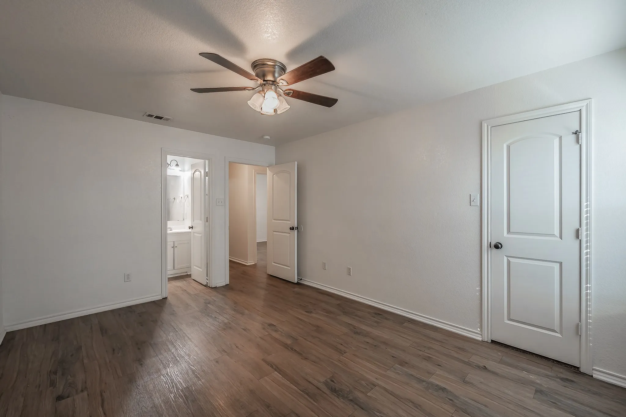 Duplex For Rent in Tarrant County , 8121 Doreen Avenue, Fort Worth, Texas 76116, 3 Bedroom, 2 Bathroom, 2 Garage spaces, 1,090 Sqft, built in 2008, mls#21409705, Real Estate Agent in Fort Worth, Homes For Rent in Tarrant county, Homes For Rent in Fort Worth, Realtor in Fort Worth Texas, Real Estate Brokerage Independent Realty Texas, Luminita Cordes Realtor