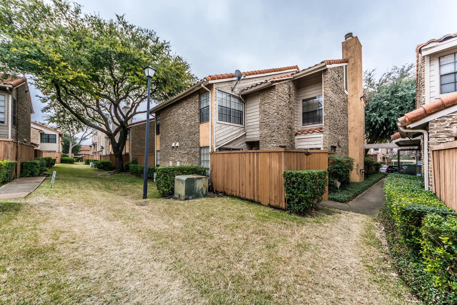 Condominium For Rent in Dallas County , 885 Dublin Drive 3, Richardson, Texas 75080, 2 Bedroom, 3 Bathroom, Garage spaces, 922 Sqft, built in 1980, mls#21409993, Real Estate Agent in Richardson, Homes For Rent in Dallas county, Homes For Rent in Richardson, Realtor in Richardson Texas, Real Estate Brokerage Independent Realty Texas, Luminita Cordes Realtor