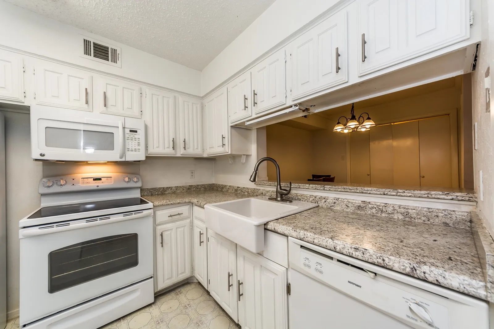 Condominium For Rent in Dallas County , 885 Dublin Drive 3, Richardson, Texas 75080, 2 Bedroom, 3 Bathroom, Garage spaces, 922 Sqft, built in 1980, mls#21409993, Real Estate Agent in Richardson, Homes For Rent in Dallas county, Homes For Rent in Richardson, Realtor in Richardson Texas, Real Estate Brokerage Independent Realty Texas, Luminita Cordes Realtor